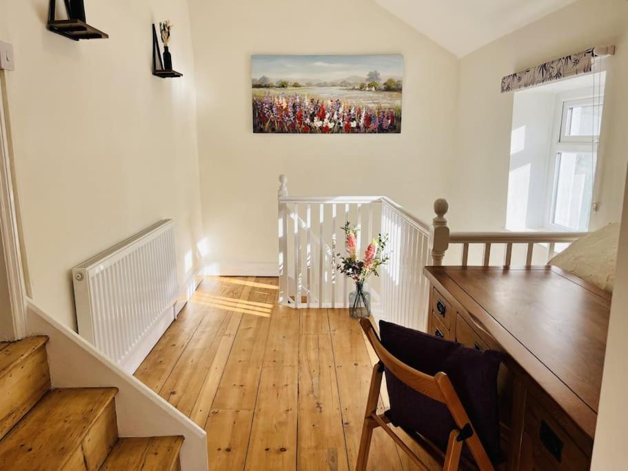 Lovely Cottage with Mountain Views view 5