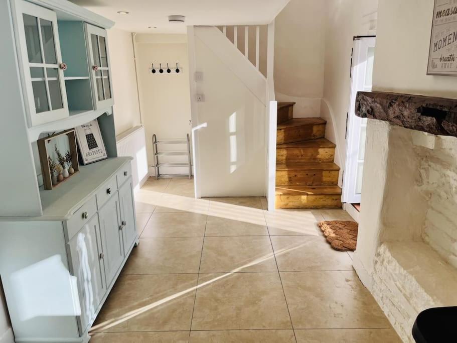 Lovely Cottage with Mountain Views view 4