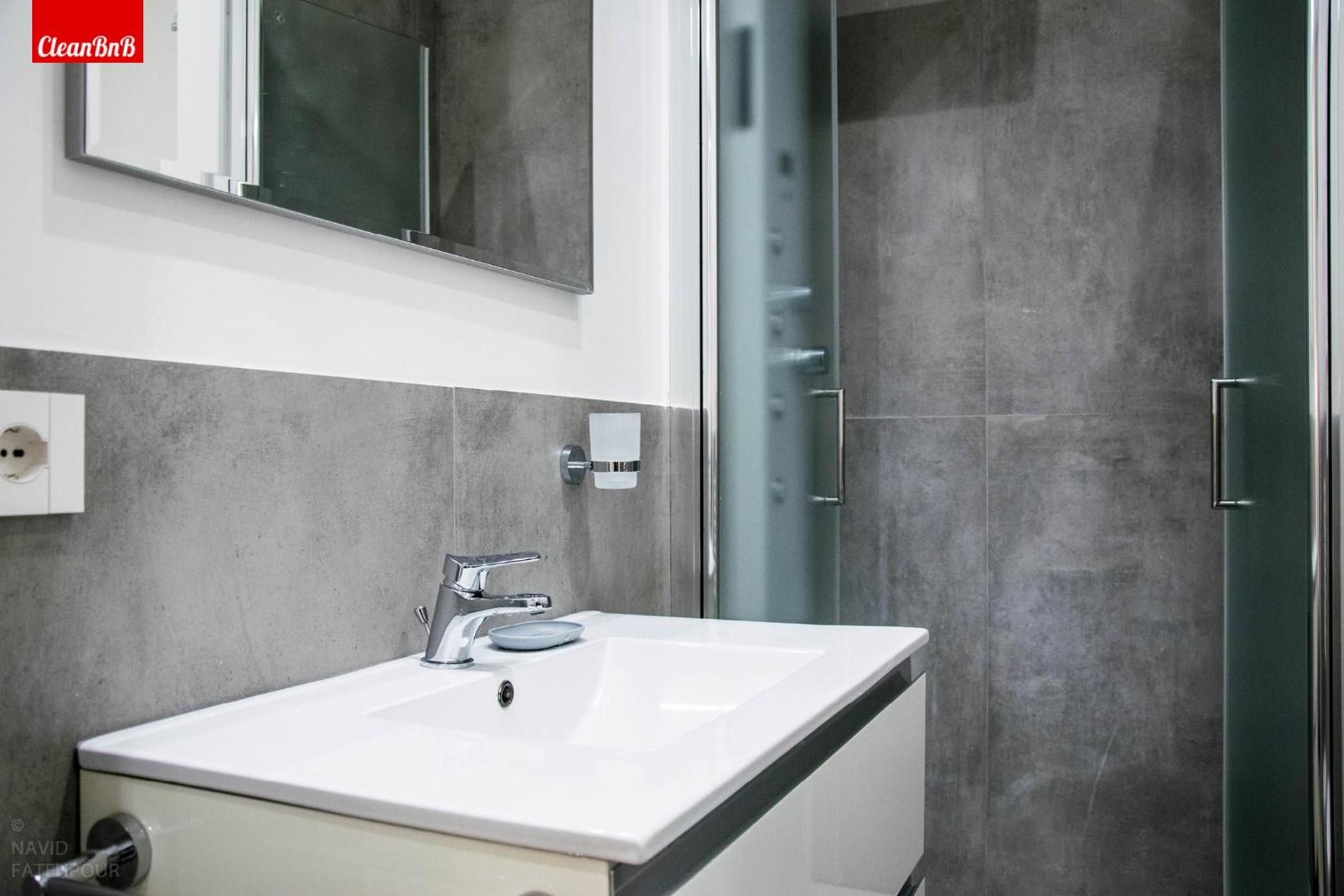 GuestHost - Largo Leopardi Modern Apartment
