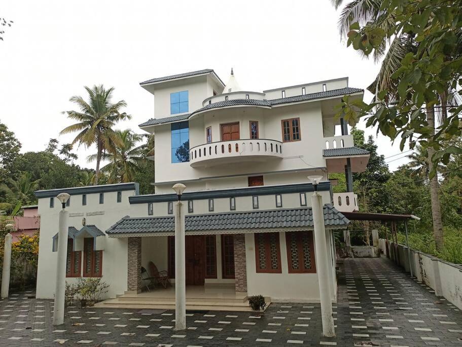 Varkala- Aroma Ac pvt Villa hammocks kitchen