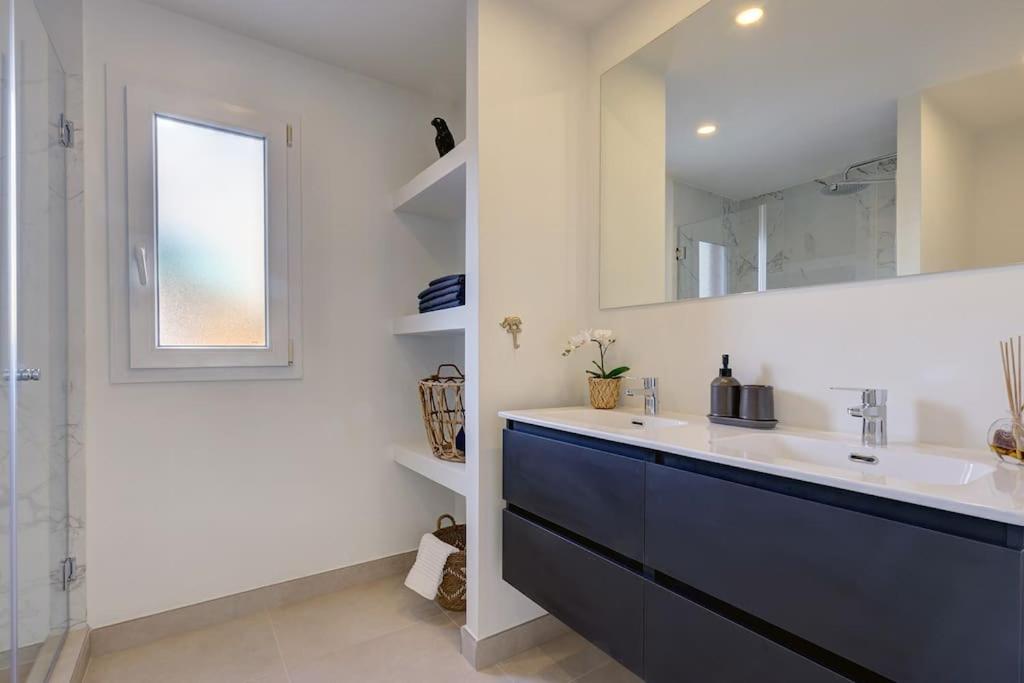 Apartment Alejandra - Gerenoveerd appartement direct aan zee