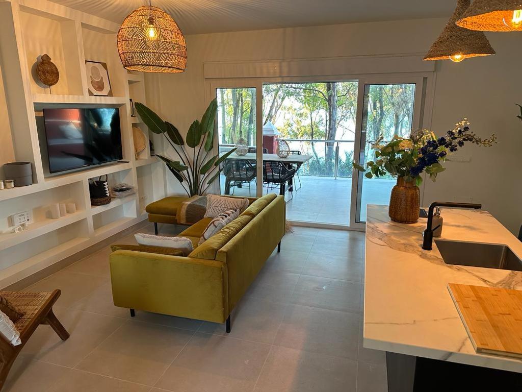 Apartment Alejandra - Gerenoveerd appartement direct aan zee