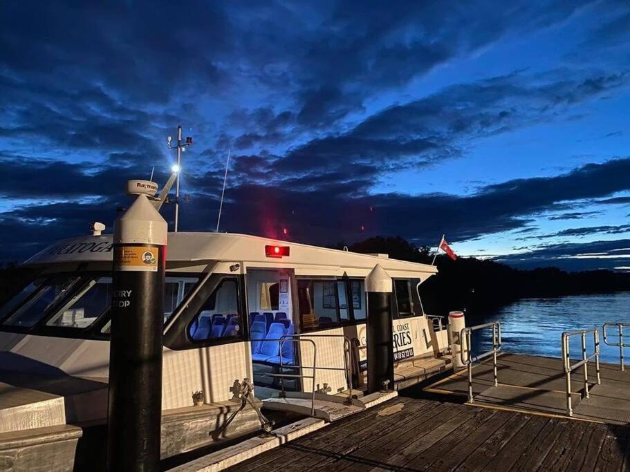 Serene Waterfront GuestHouse- Views & Vibes