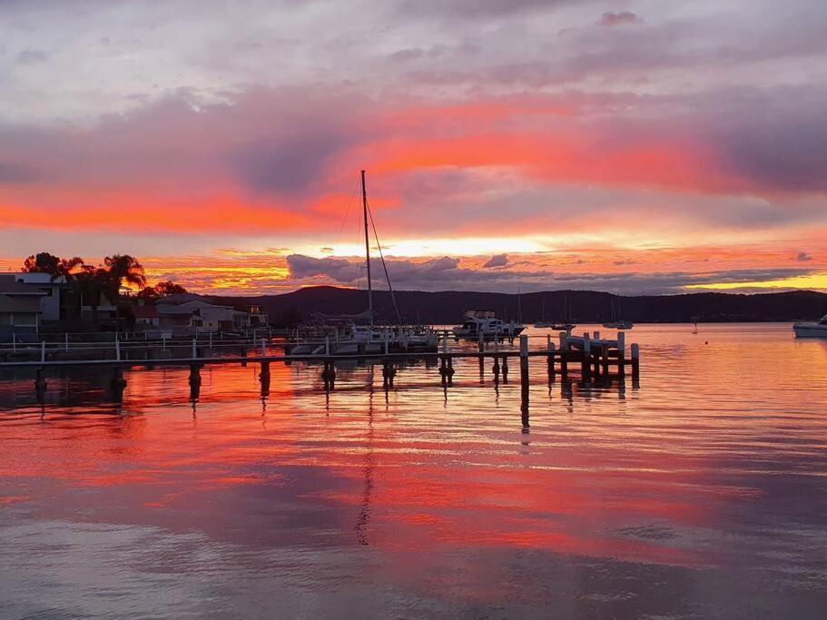 Serene Waterfront GuestHouse- Views & Vibes