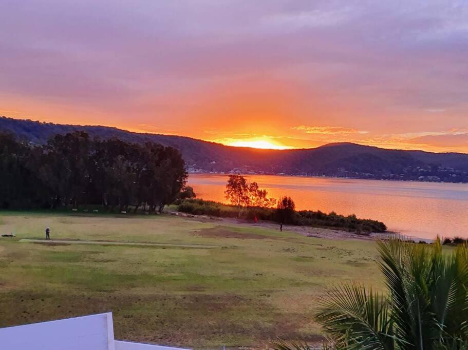 Serene Waterfront GuestHouse- Views & Vibes