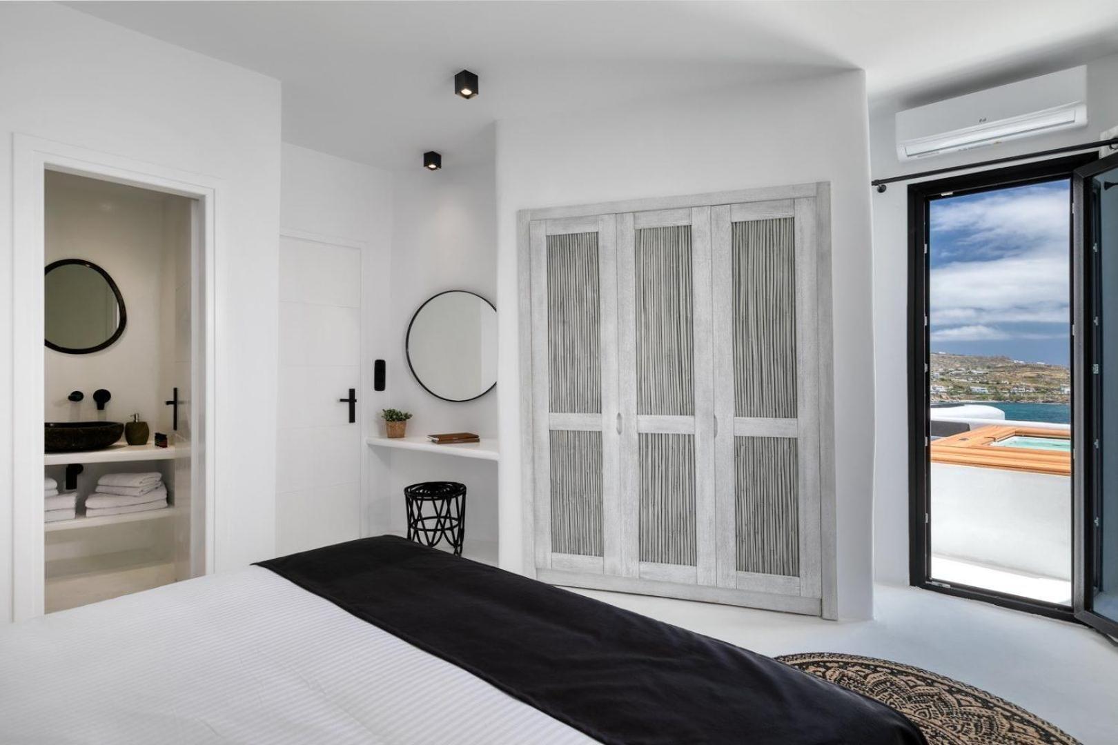 Phenomenal Mykonos Villa Villa Julietta 5 Bedrooms Private Jacuzzi photo 2