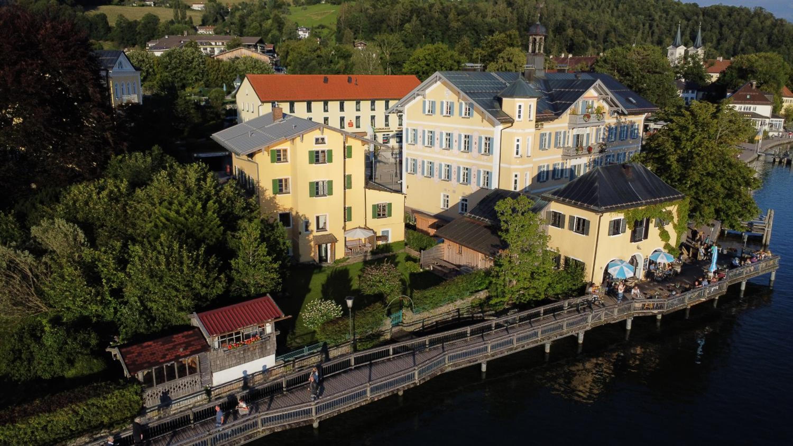 Villa Tegernsee - Exclusive Lakefront Villa with private Zirben Sauna, 4 Rooms for Family & Friends