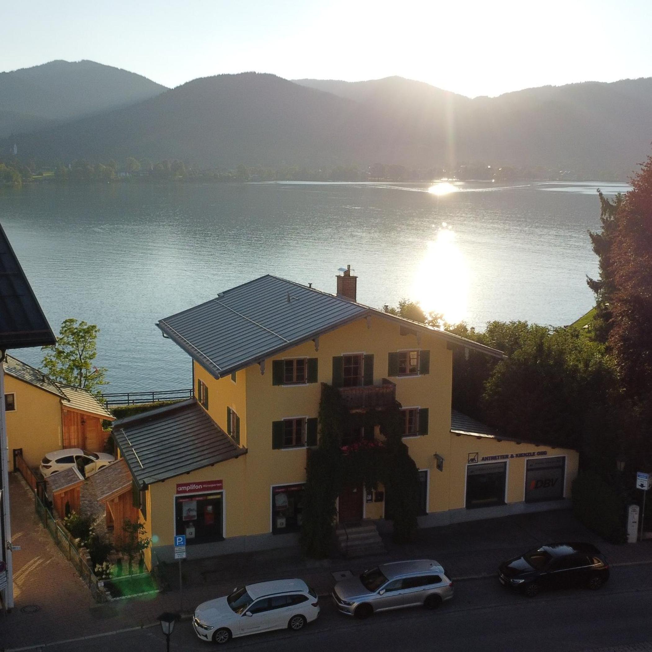 Villa Tegernsee - Exclusive Lakefront Villa with private Zirben Sauna, 4 Rooms for Family & Friends