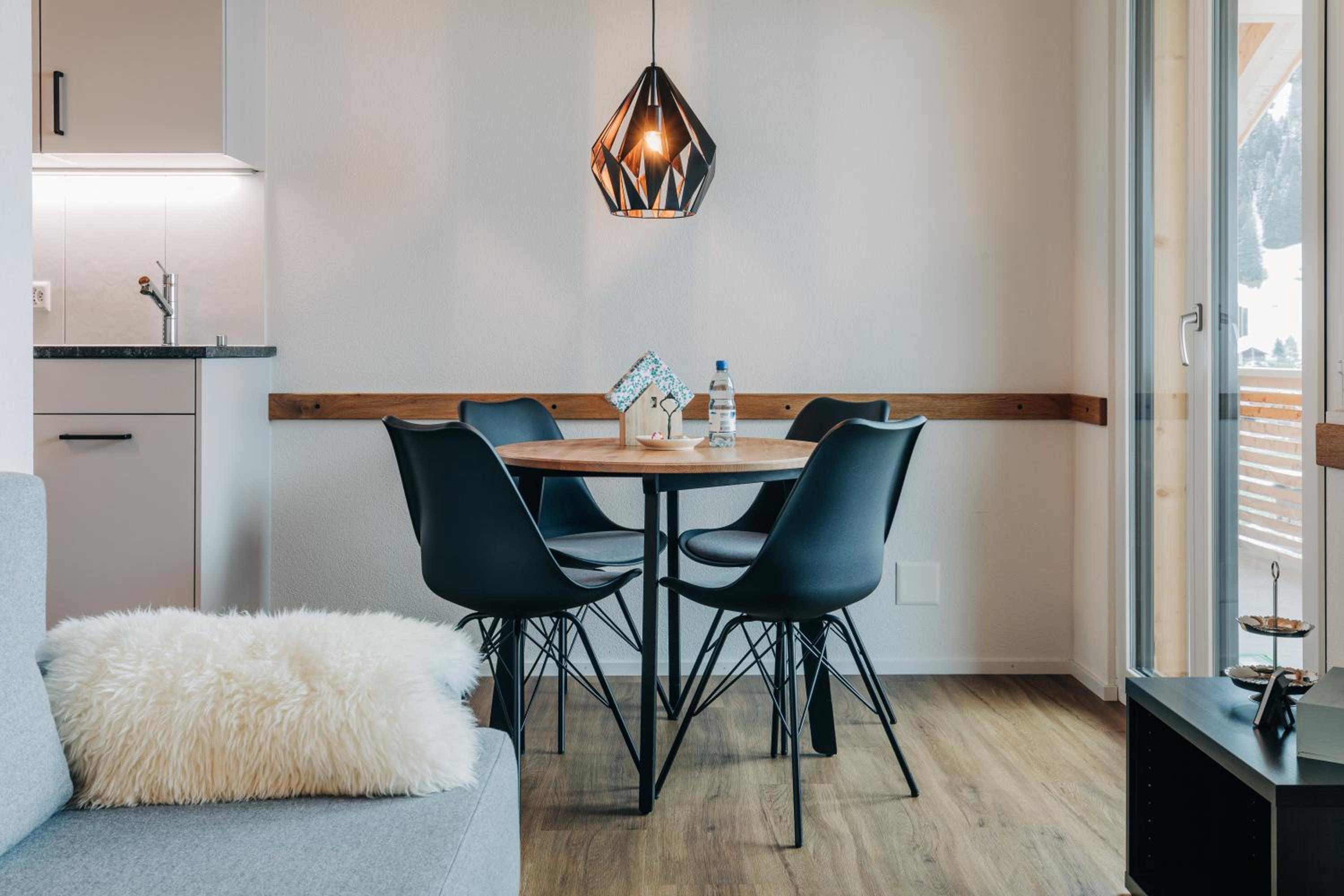 Chuenislodge3 neu&stilvoll, 2Balkone, echtes Bijou mit top-Aussicht
