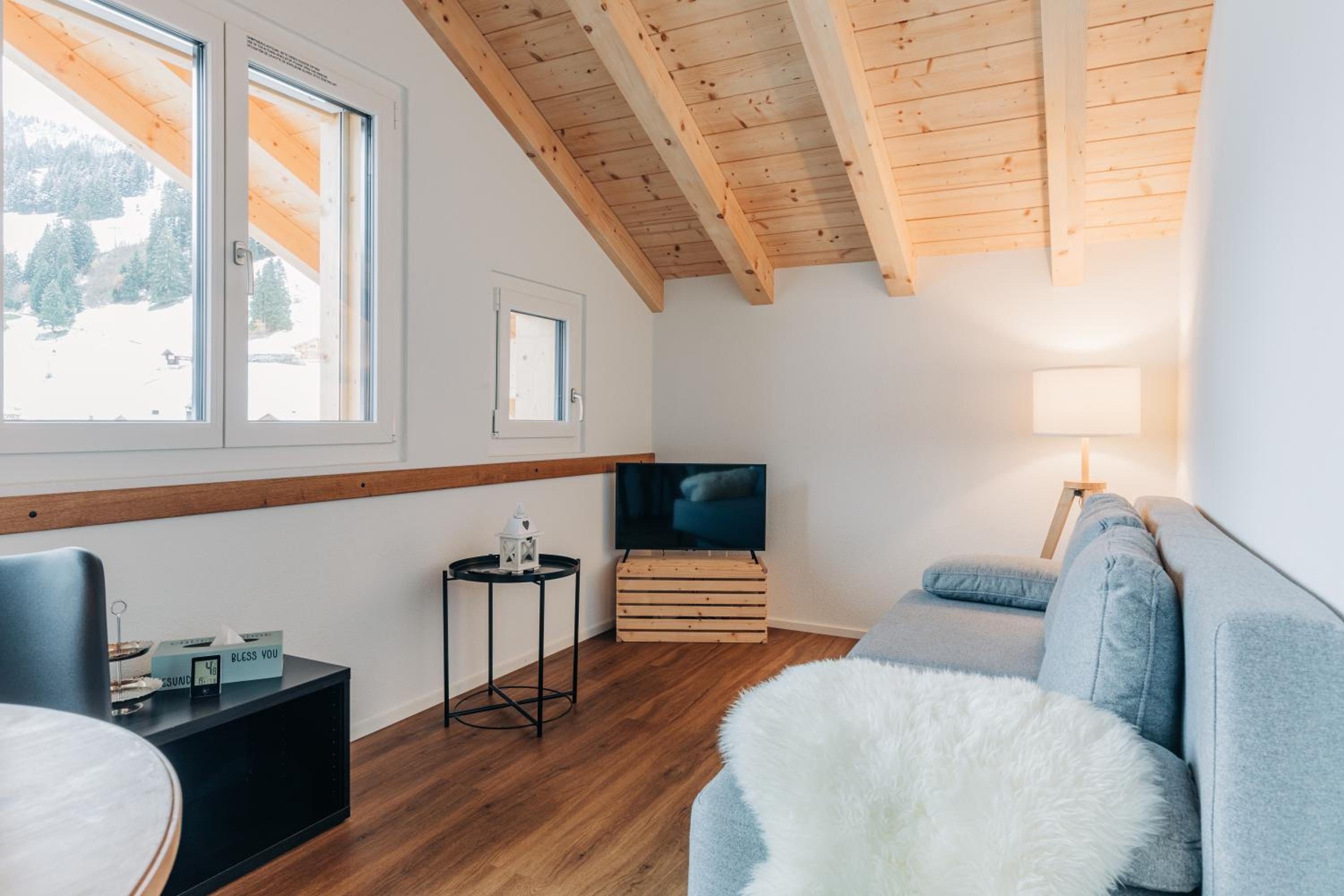 Chuenislodge3 neu&stilvoll, 2Balkone, echtes Bijou mit top-Aussicht