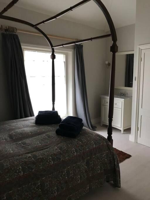 Charming property in the heart of Midhurst view 5