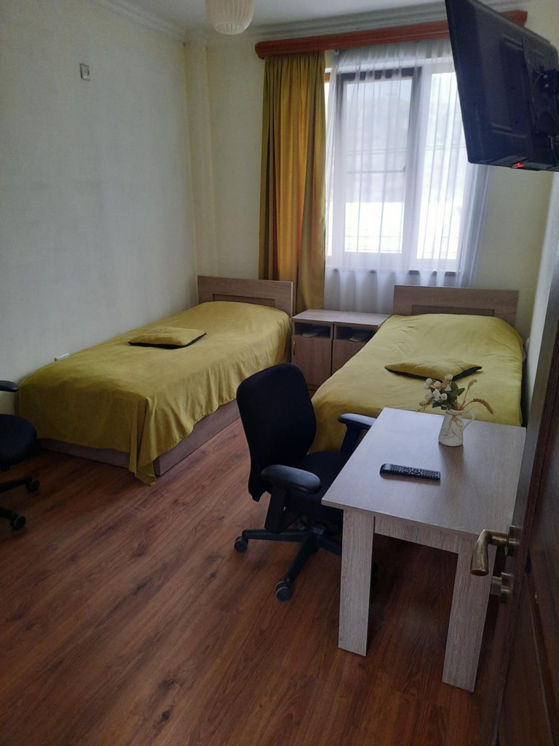 Guest House LEADER