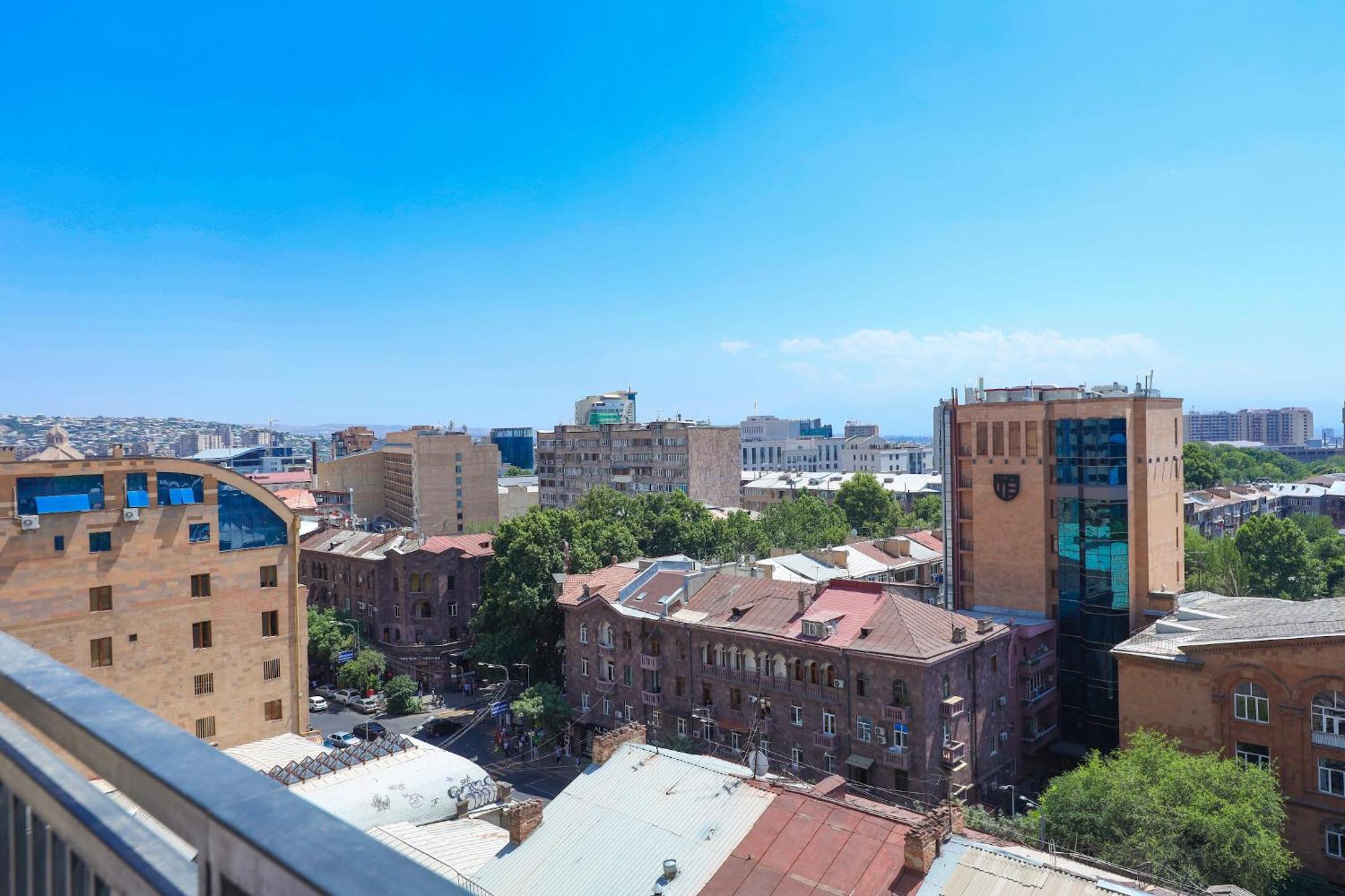 Apart-hotel on Koghbatsi 16