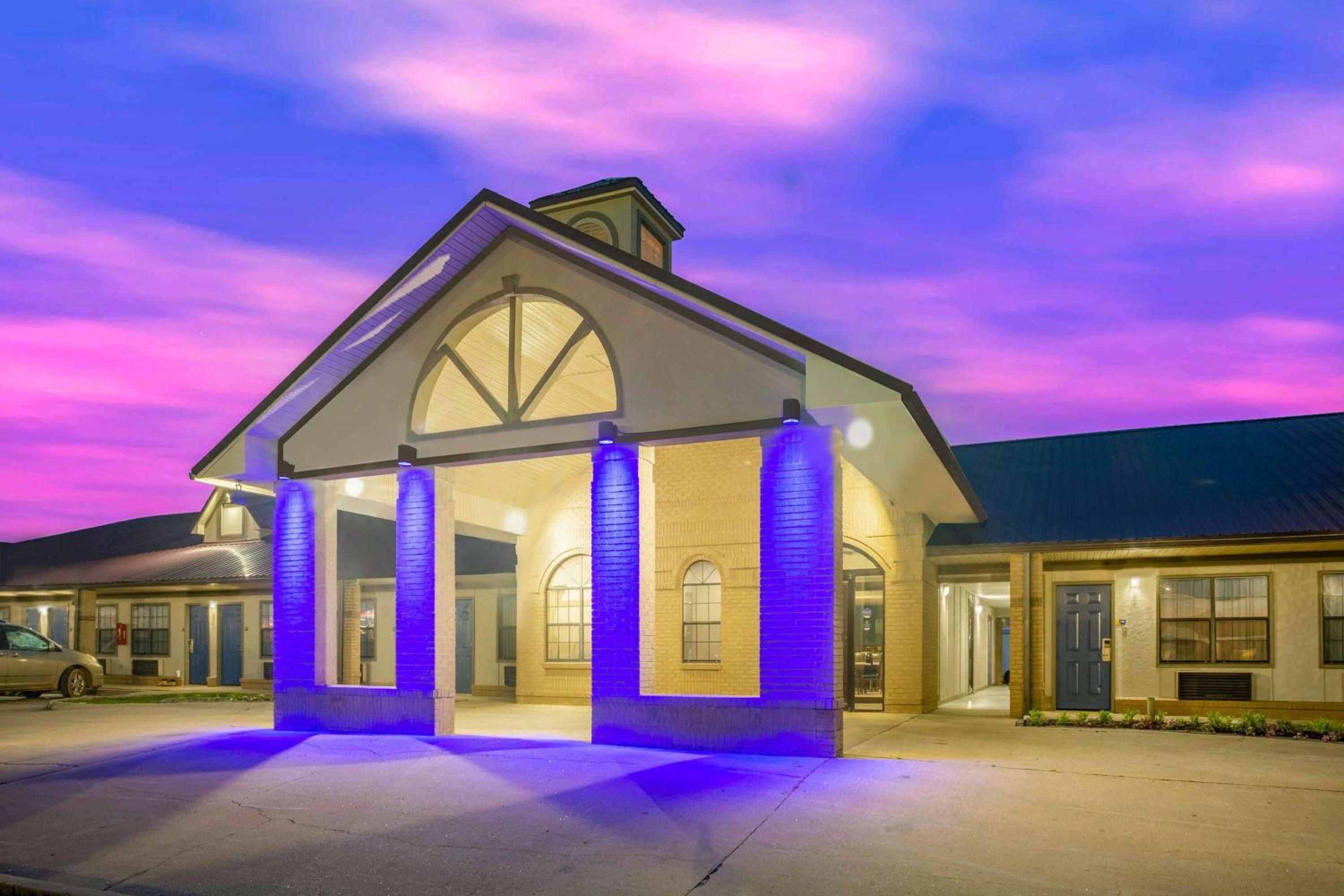 Days Inn by Wyndham Lonoke view 3