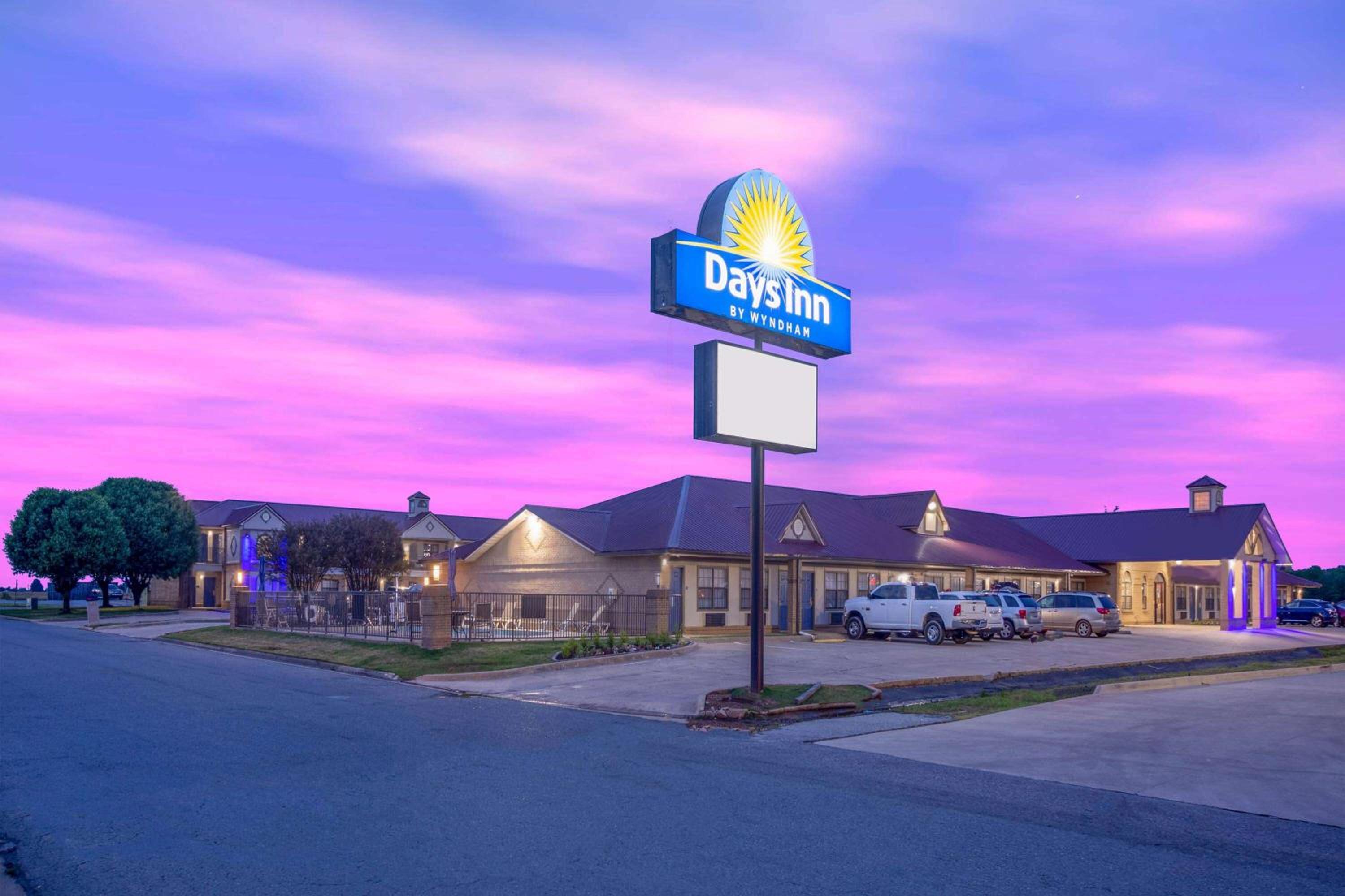 Days Inn by Wyndham Lonoke view 4