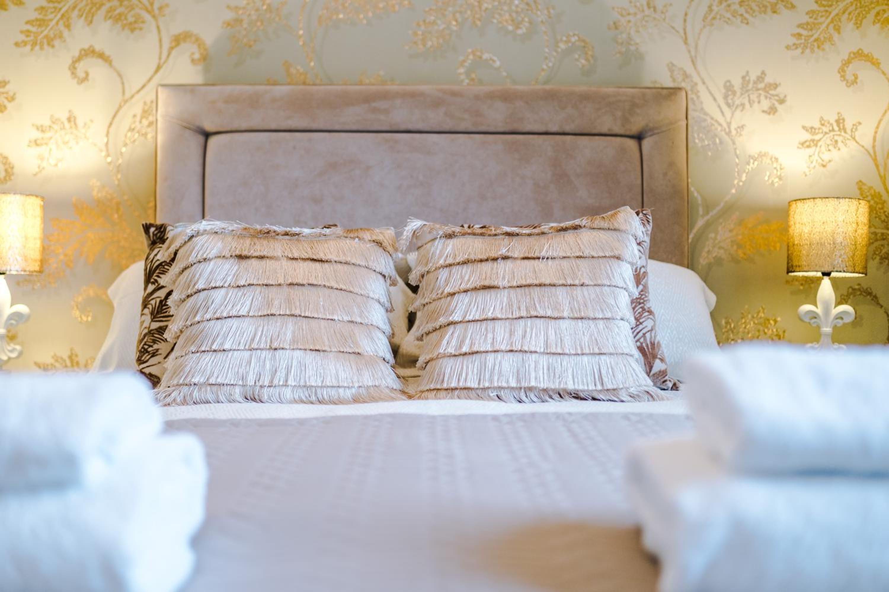 The Knoll Lodge- Beautiful Luxurious One Double Bedroom Property view 3
