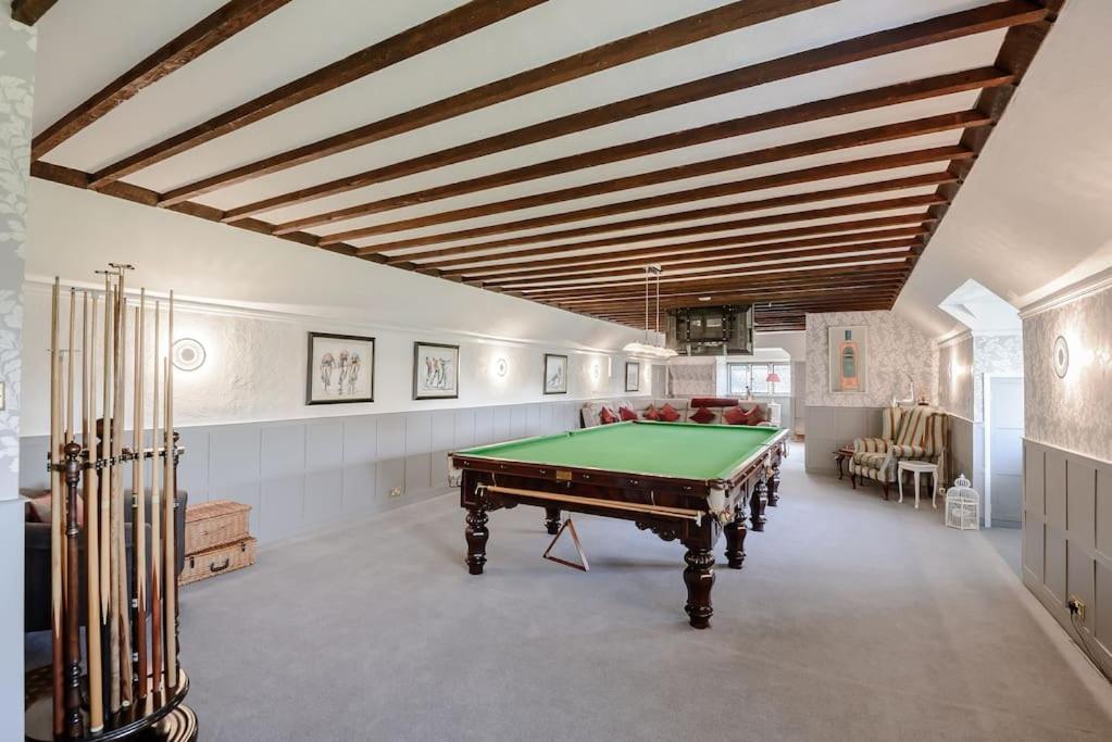 Country Villa near London: hot tub-sauna-gym +more view 5