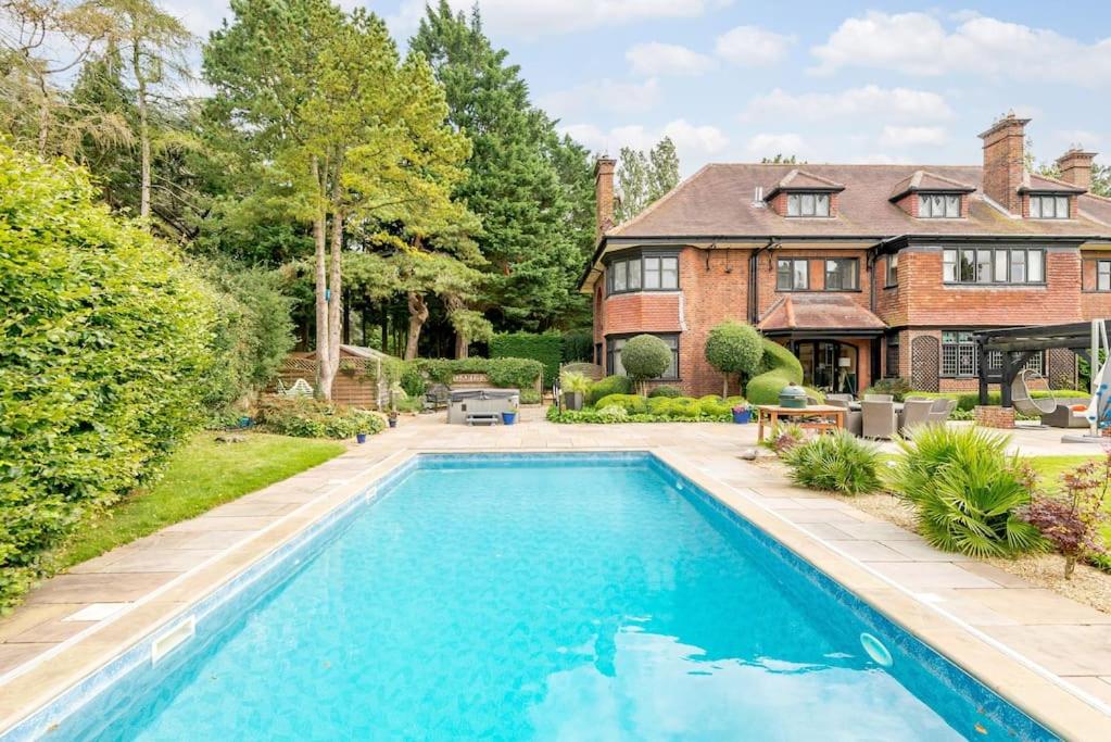 Country Villa near London: hot tub-sauna-gym +more view 3