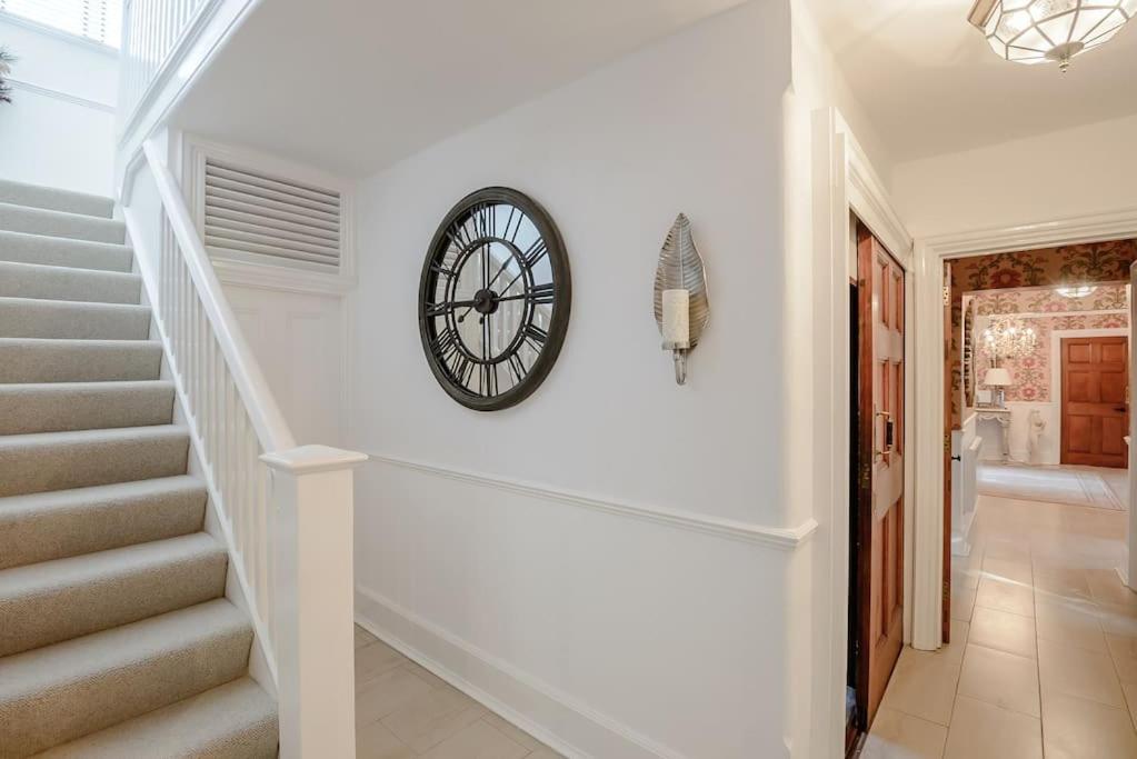 Country Villa near London: hot tub-sauna-gym +more view 4