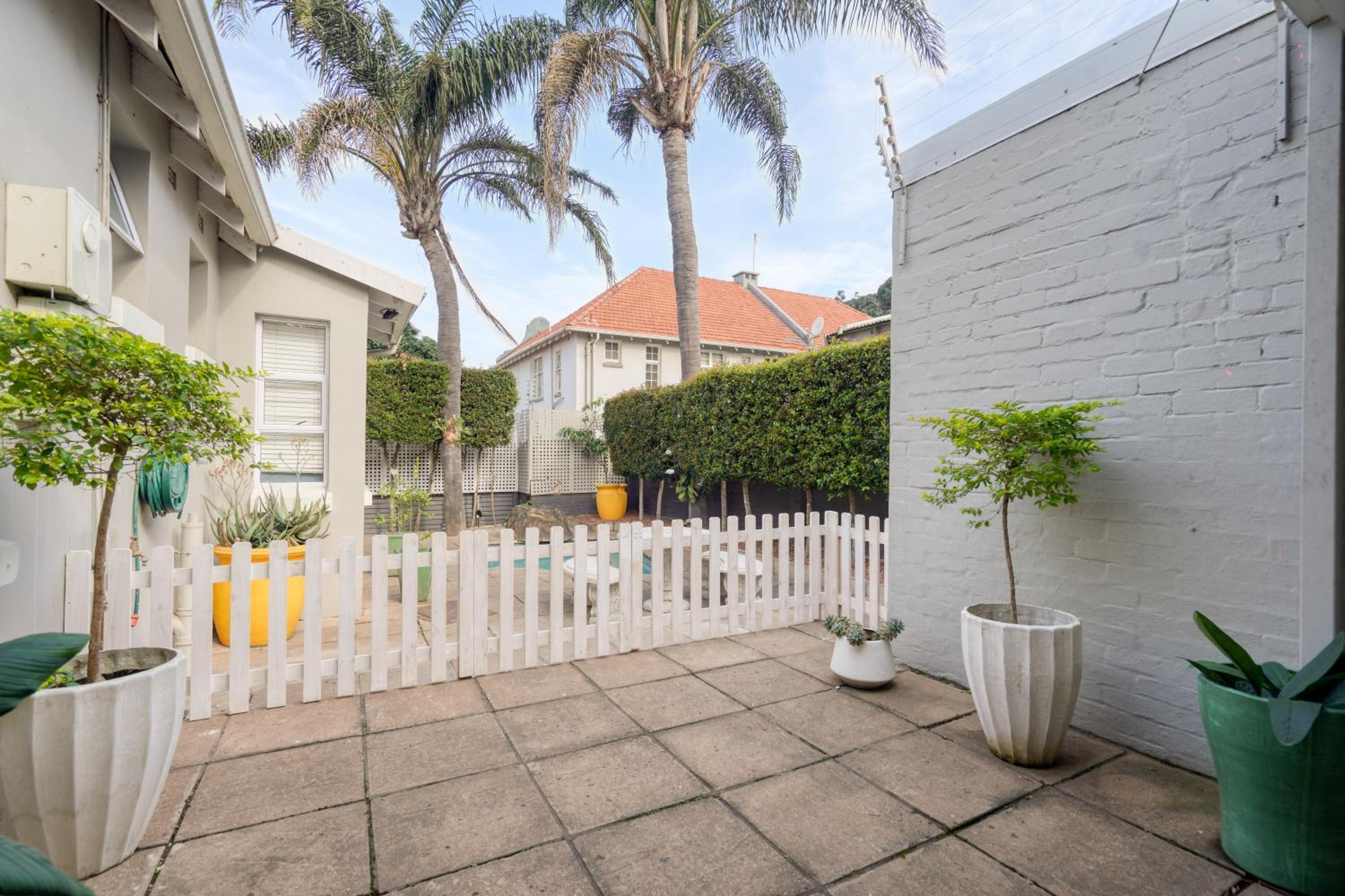 Hampton Collection - Stylish 3 Sleeper Serviced Apartment with Pool view 5