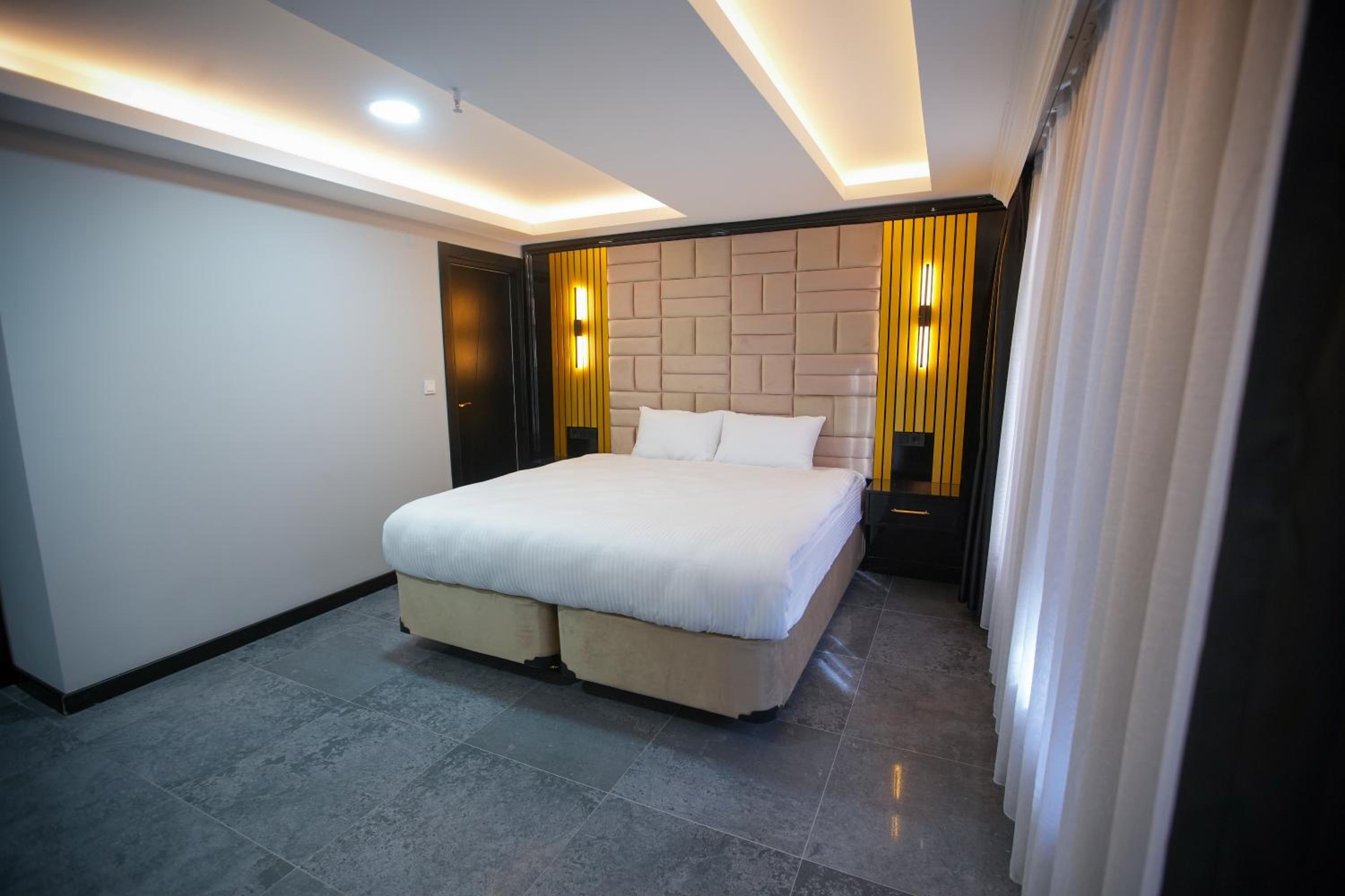 KY Continental Apartments - Image 13