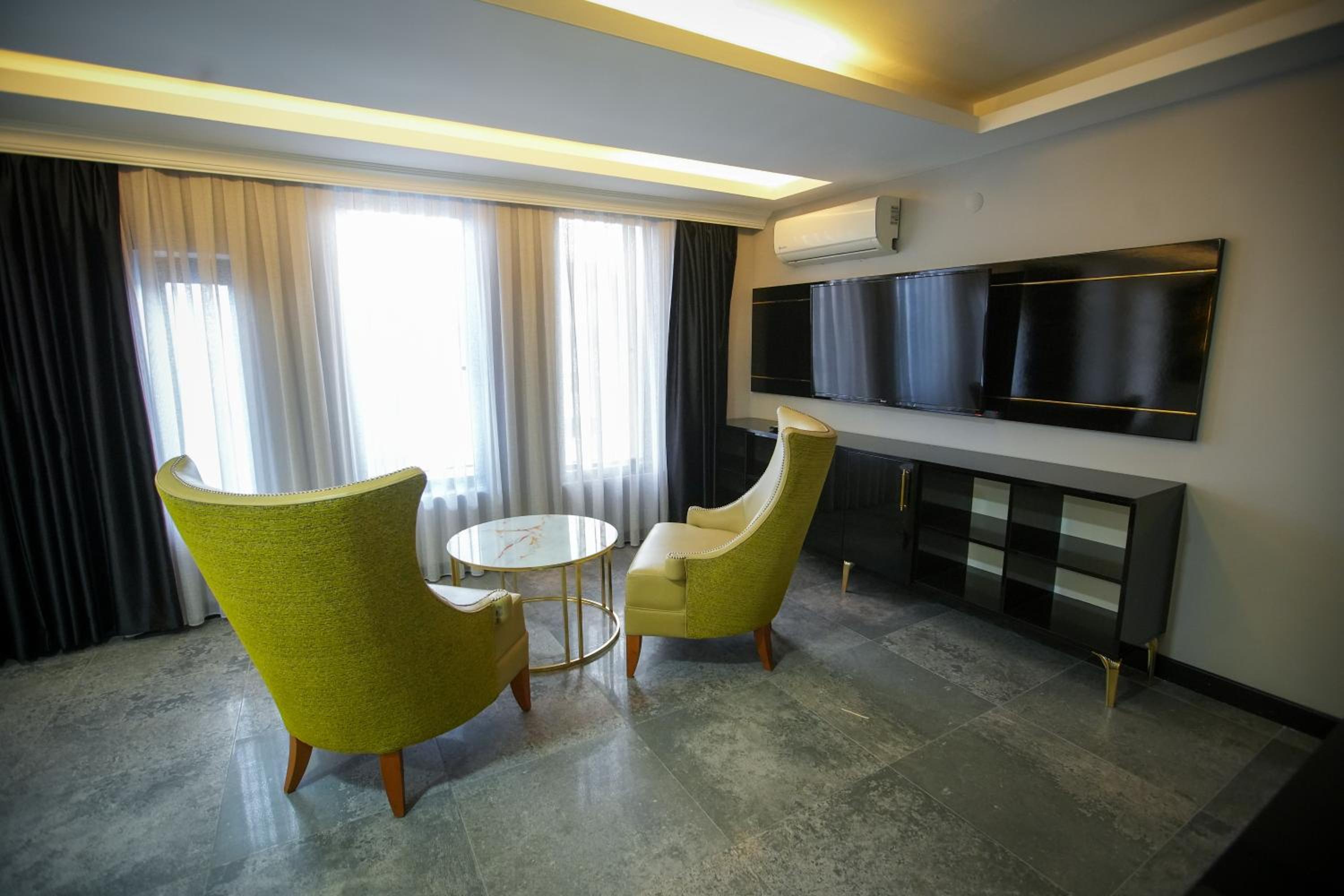 KY Continental Apartments - Image 17