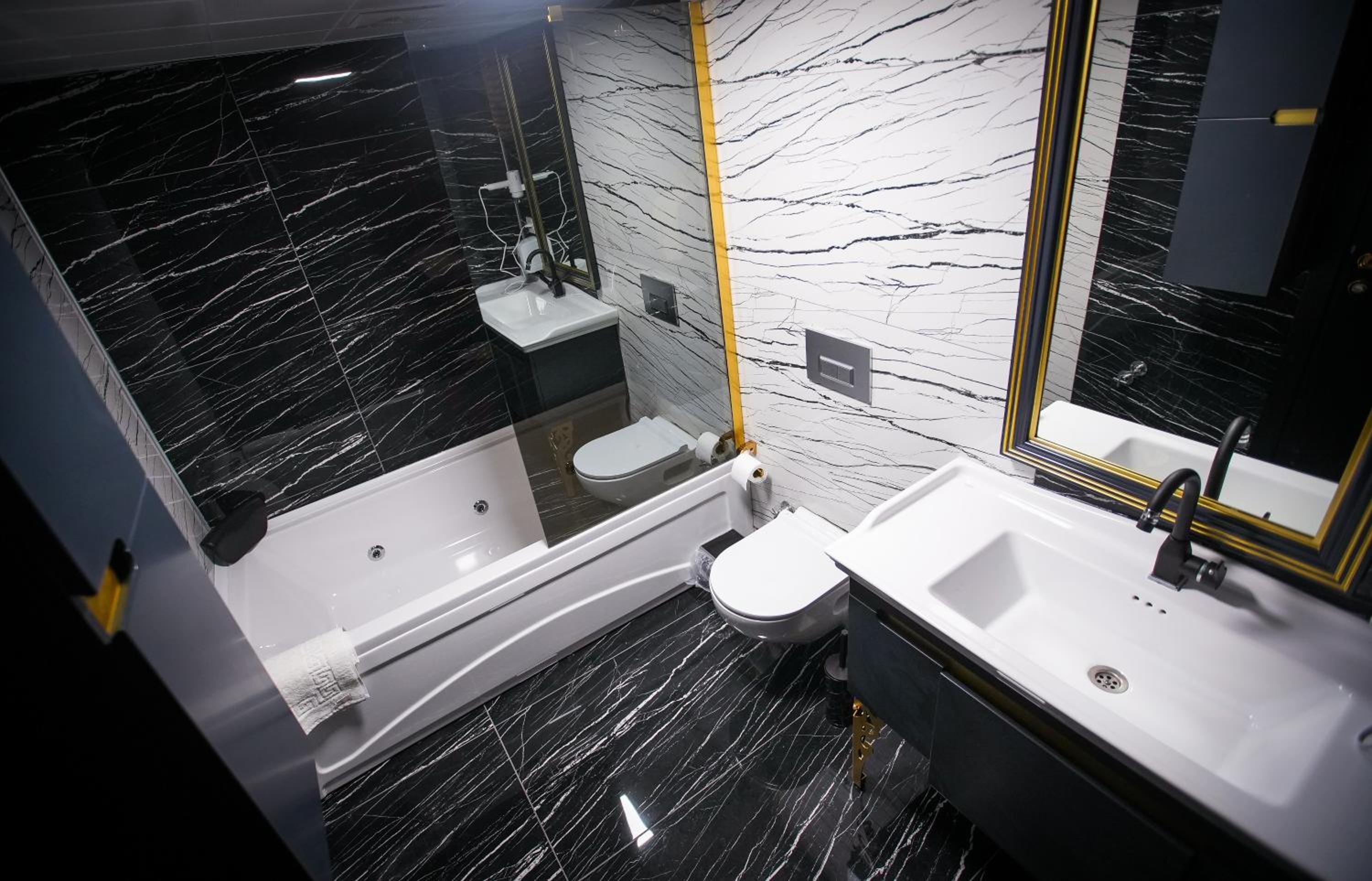 KY Continental Apartments - Image 18