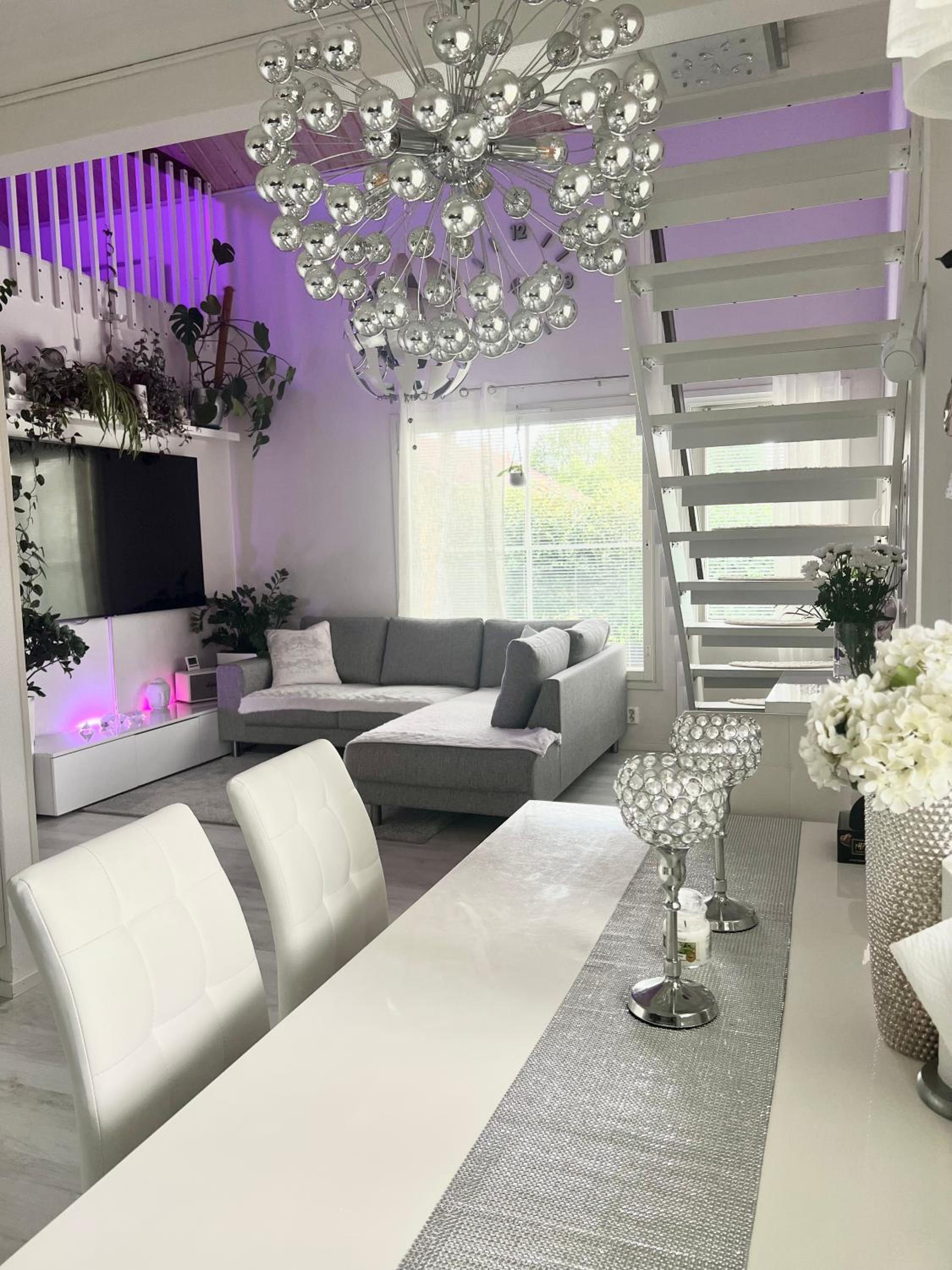 Hopea Villa, Vuokatin ytimessä sisältyy Sauna, ilmainen pysäköinti, Wi-Fi, 55smartTV, omapiha, sopii perheille