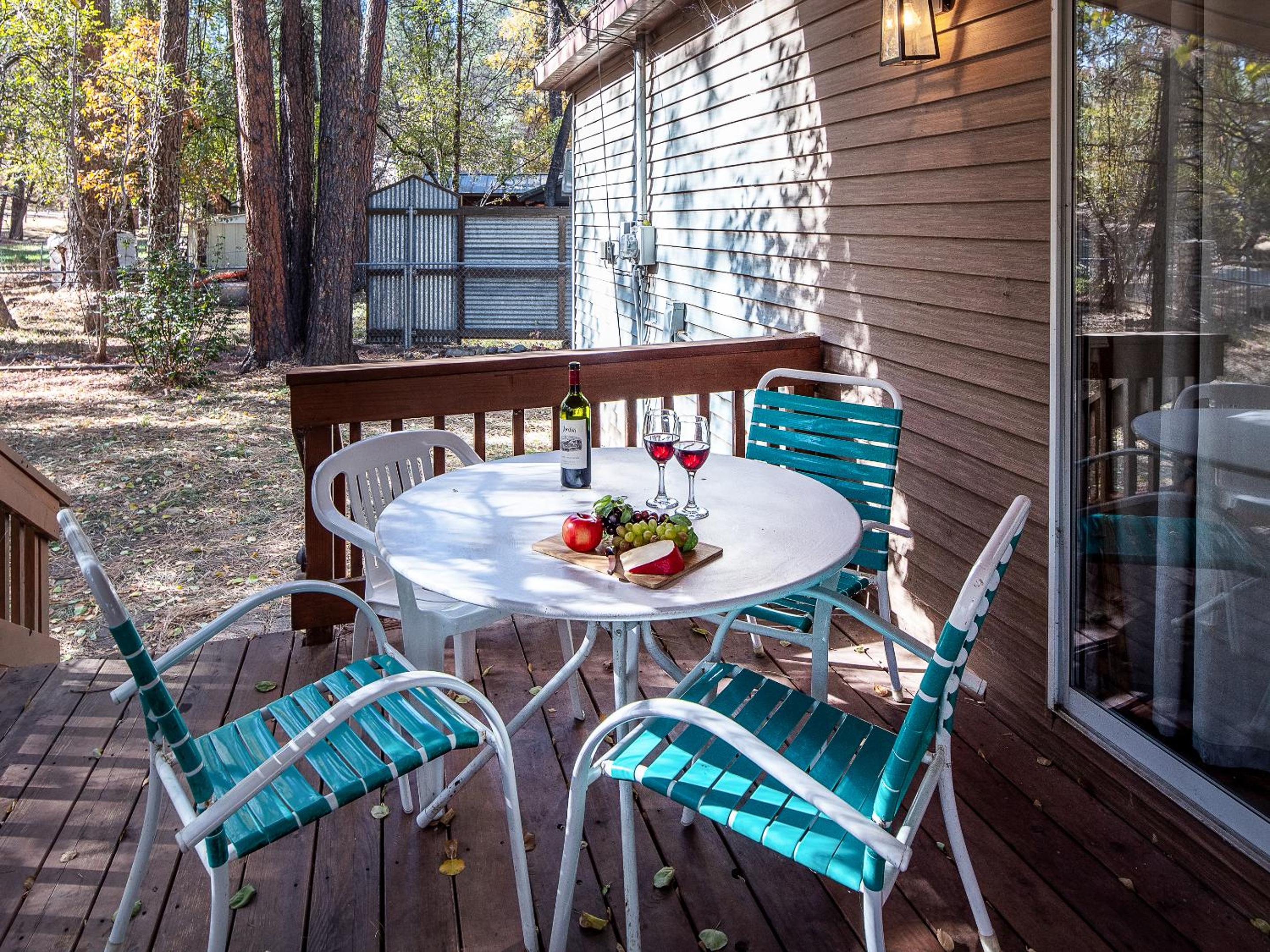 Hotel A Whispering River, 2 Bedrooms, Sleeps 6, Pets Welcome, Gas Grill, Hot Tub - Image 1