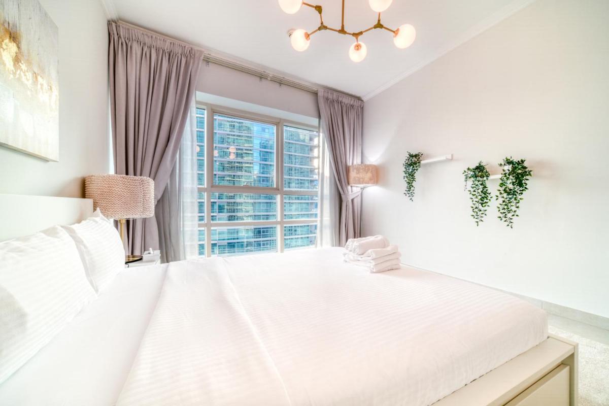 Marina Quays West, Dubai Marina - Mint Stay