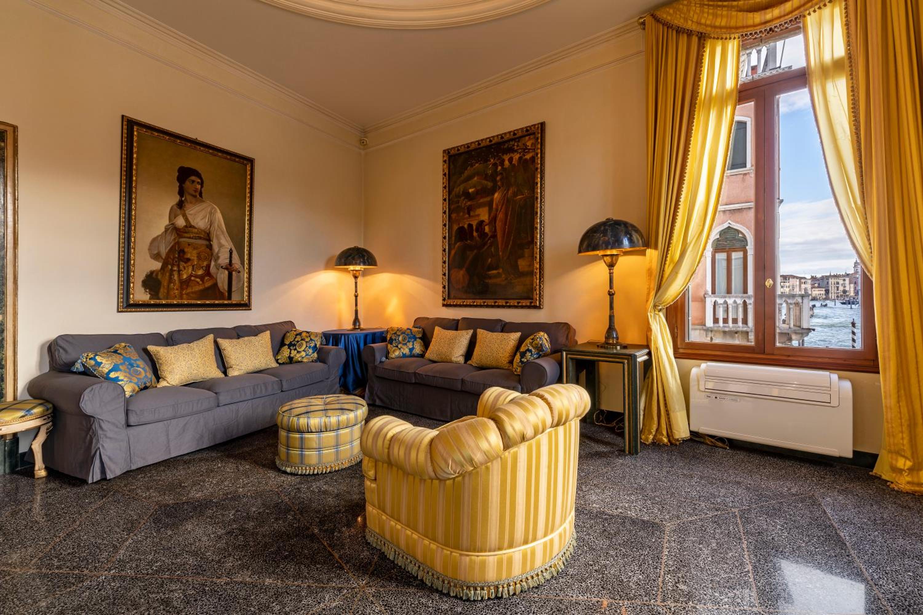 lounge