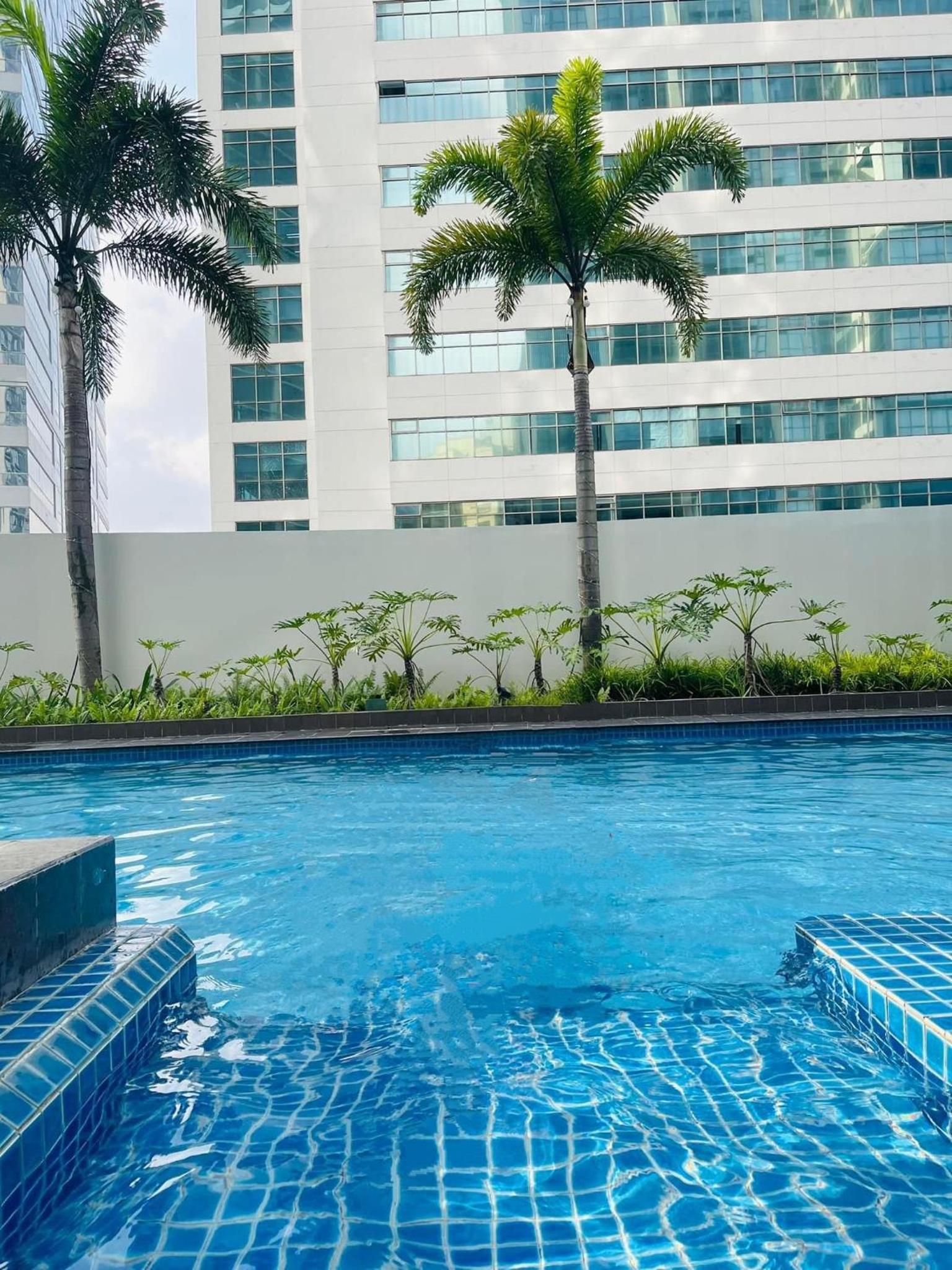 one bedroom suite with stunning city views on 38th floor in Eastwood Metro Manila