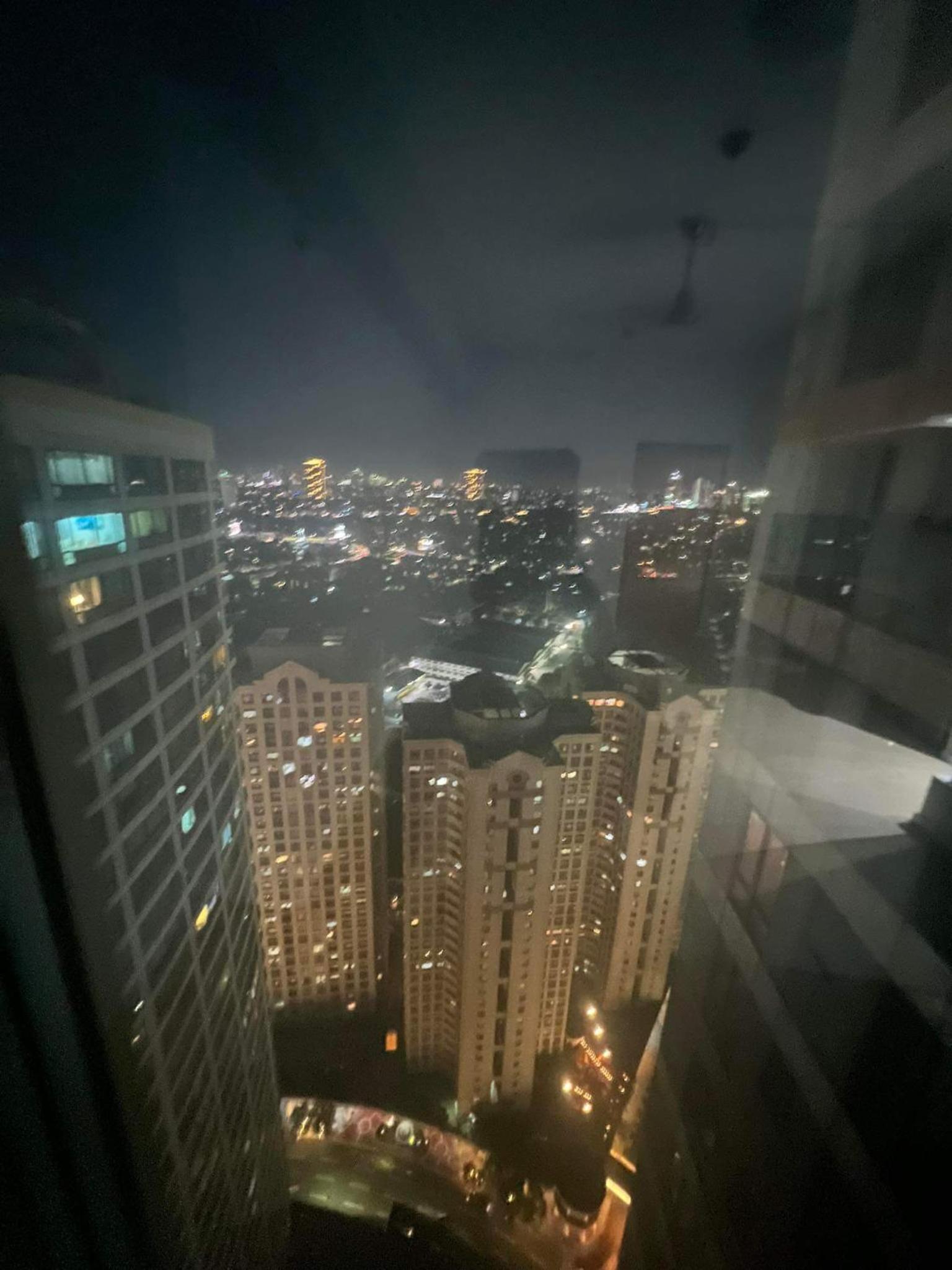 one bedroom suite with stunning city views on 38th floor in Eastwood Metro Manila