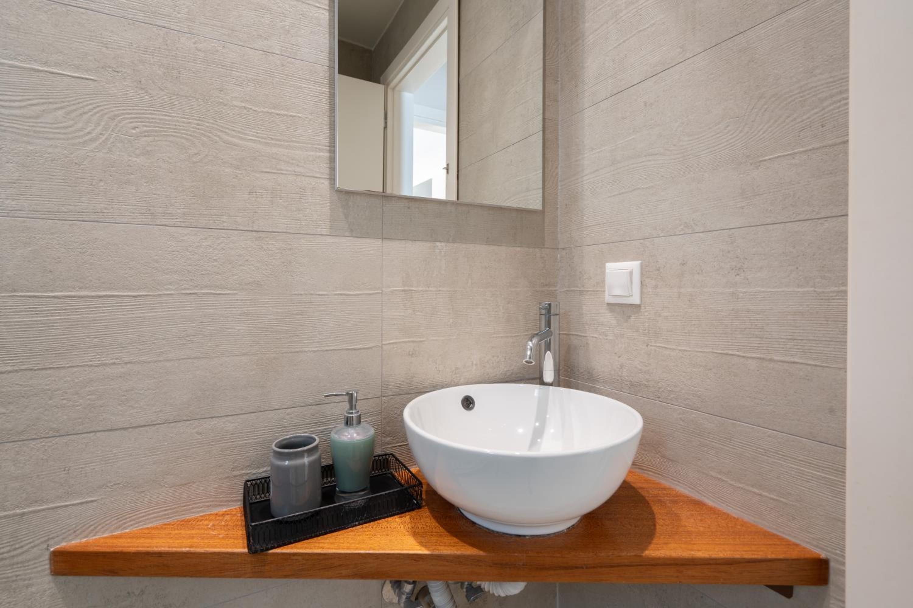 Classy Apartment in Koukaki, Walk to Metro & Acropolis