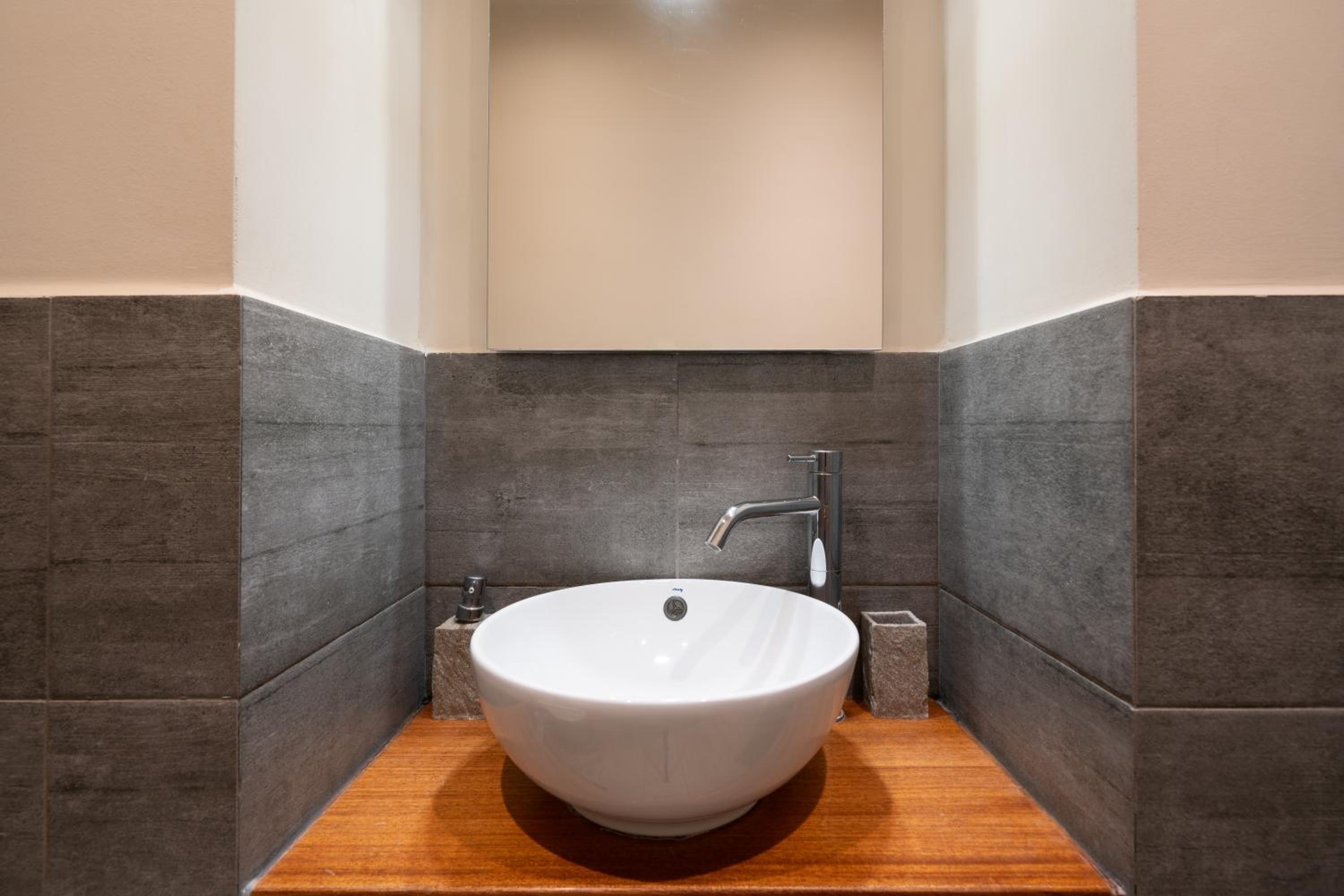 Classy Apartment in Koukaki, Walk to Metro & Acropolis