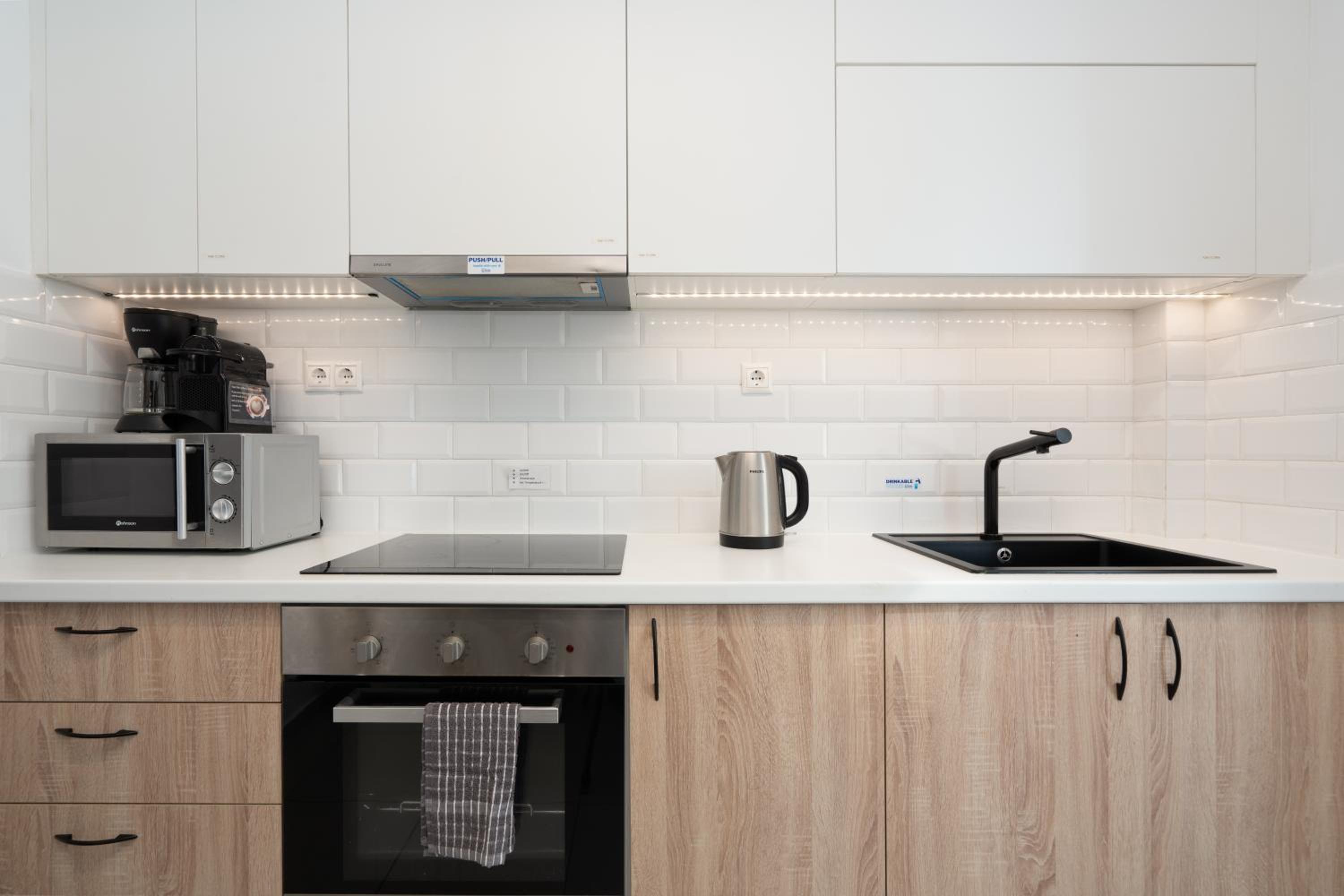 Classy Apartment in Koukaki, Walk to Metro & Acropolis