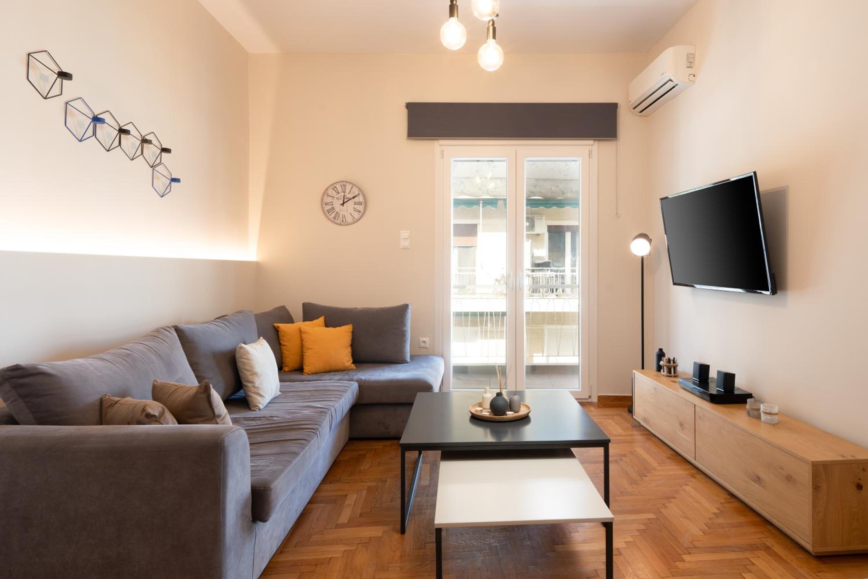 Classy Apartment in Koukaki, Walk to Metro & Acropolis