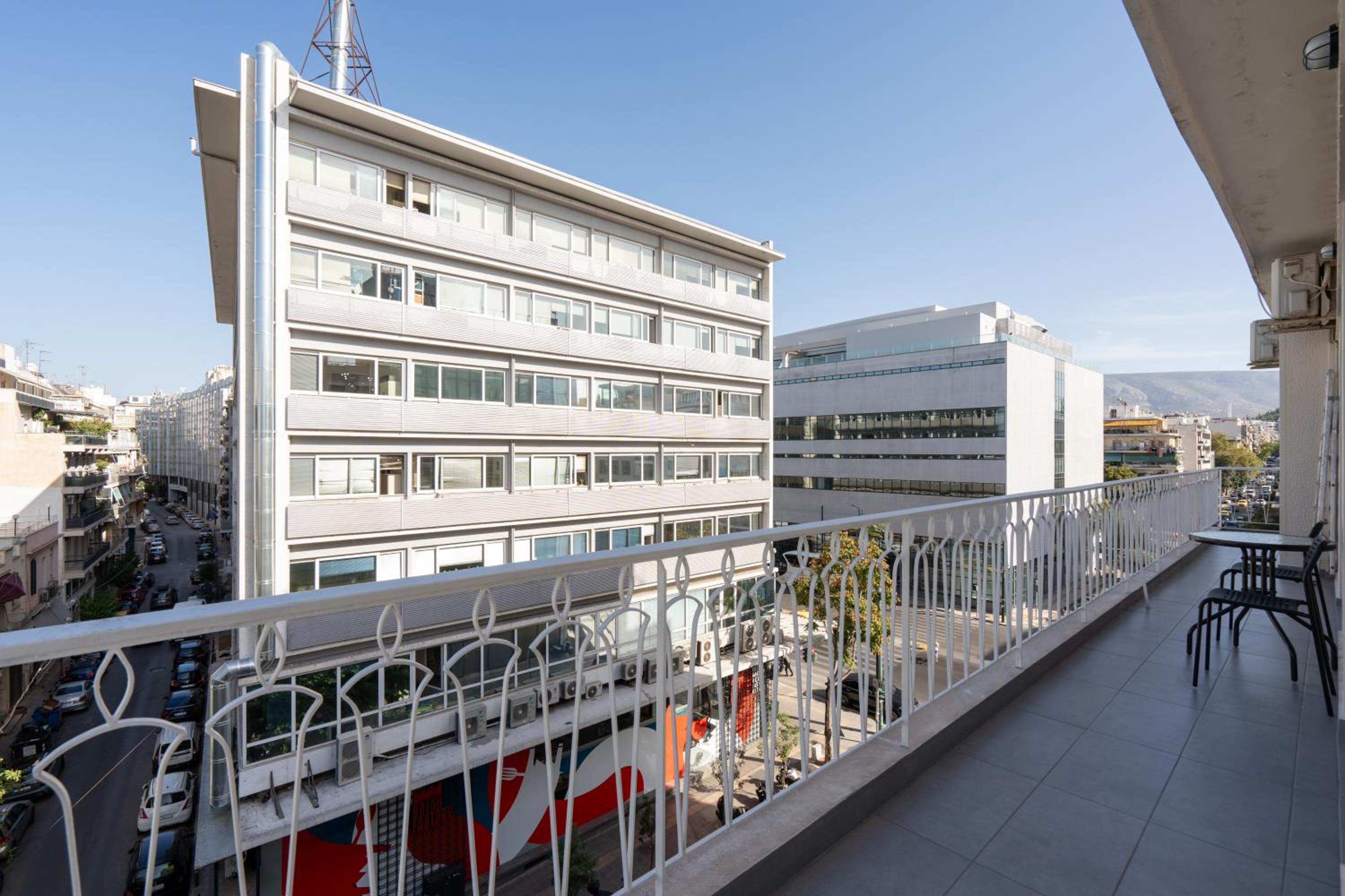 Classy Apartment in Koukaki, Walk to Metro & Acropolis