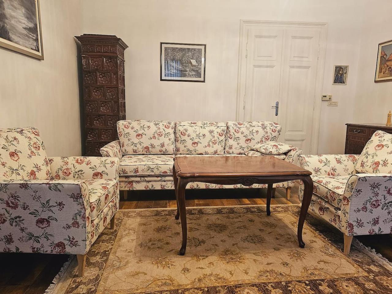 Alan's Downtown Apartment photo 5