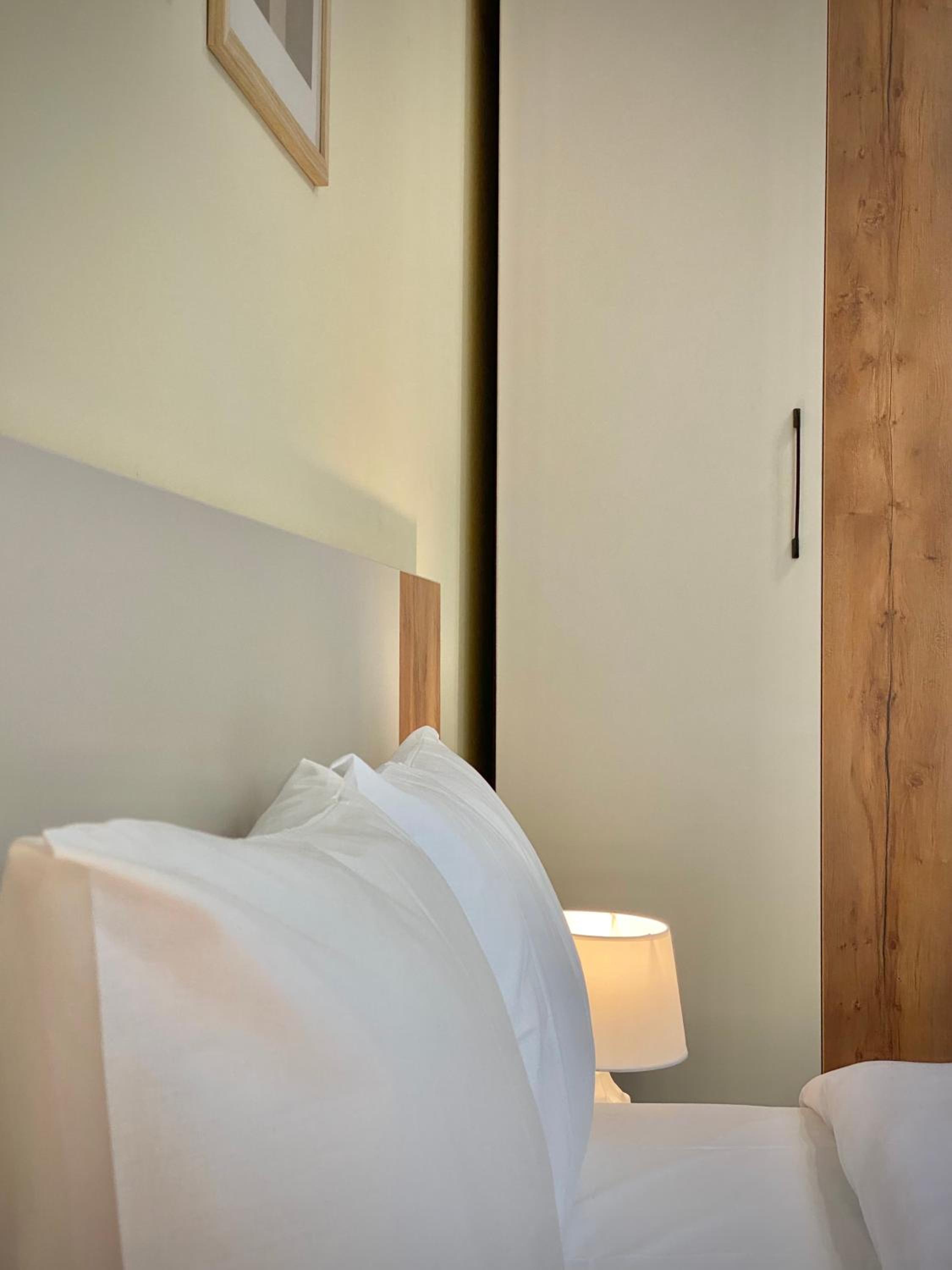 Beautiful & Comfy Apartment for 4 Guest and Free Parking
