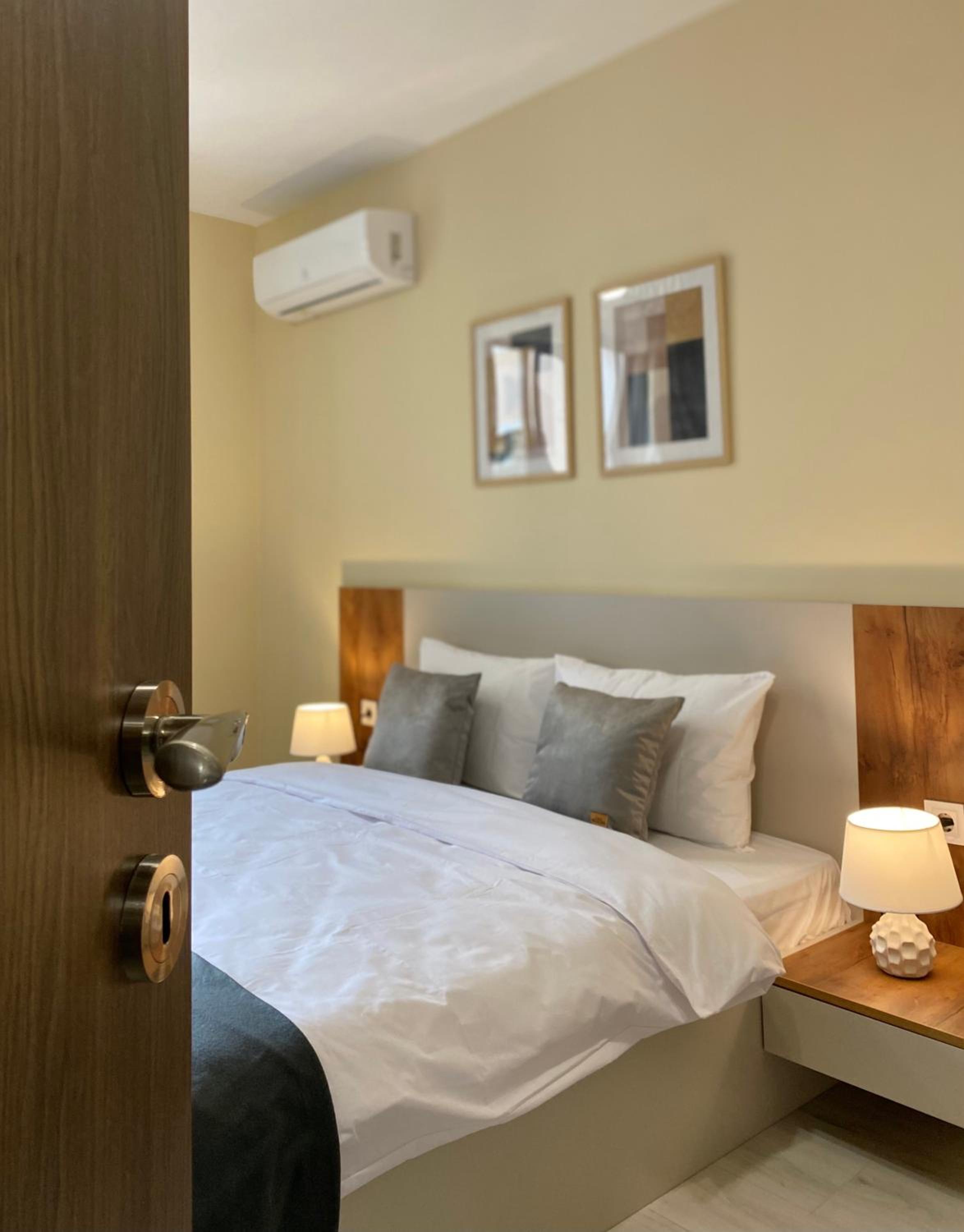 Beautiful & Comfy Apartment for 4 Guest and Free Parking