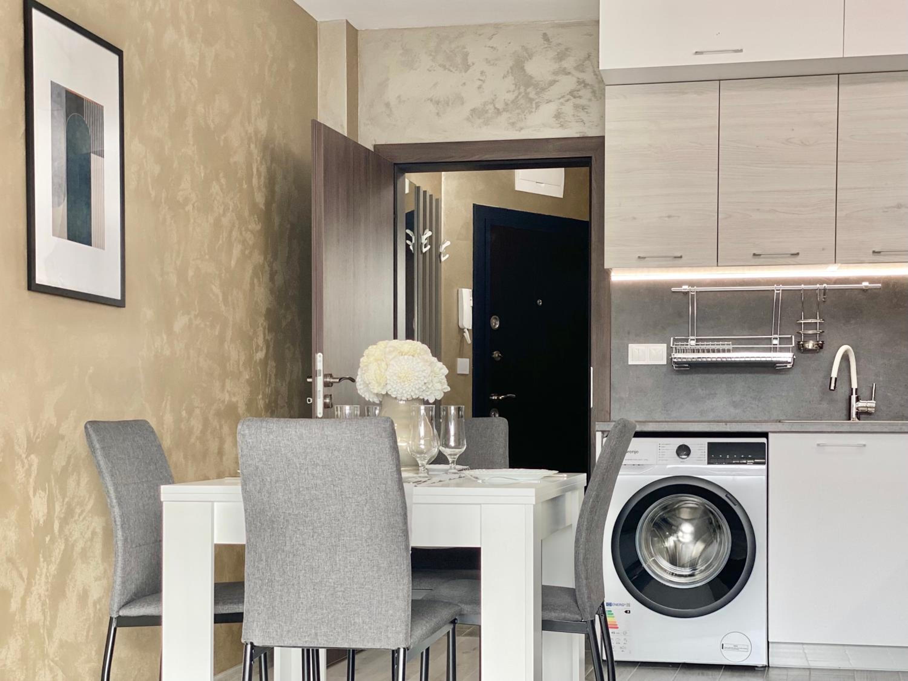 Beautiful & Comfy Apartment for 4 Guest and Free Parking