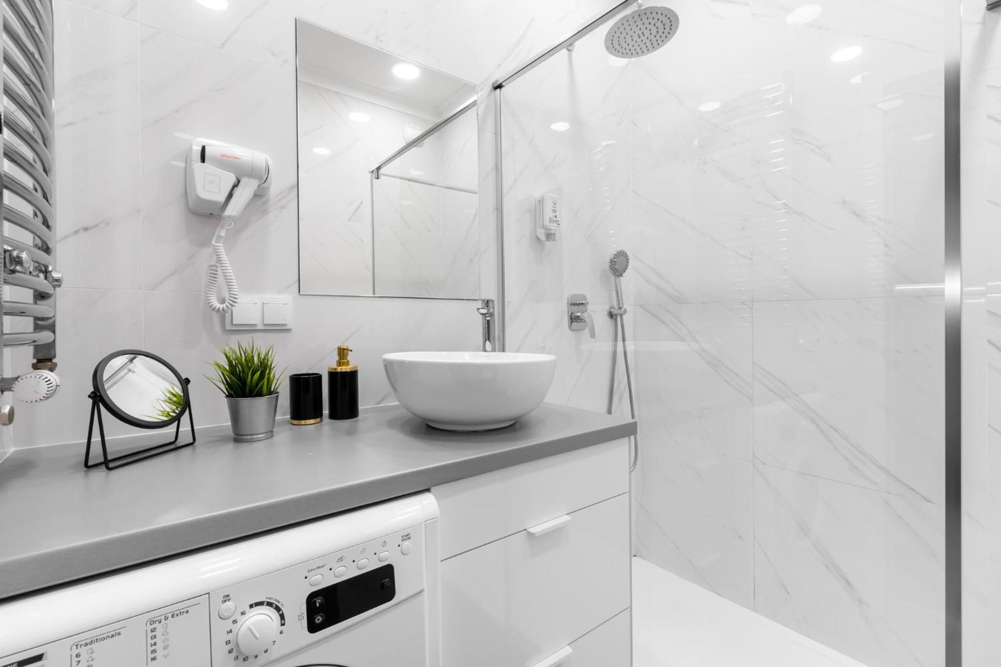 Urban Chic - Great Location- One Bedroom Apartment - Siedmiogrodzka 3