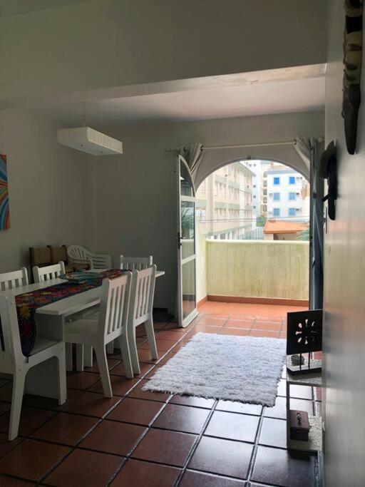 Apartamento muito charmoso na praia da Enseada