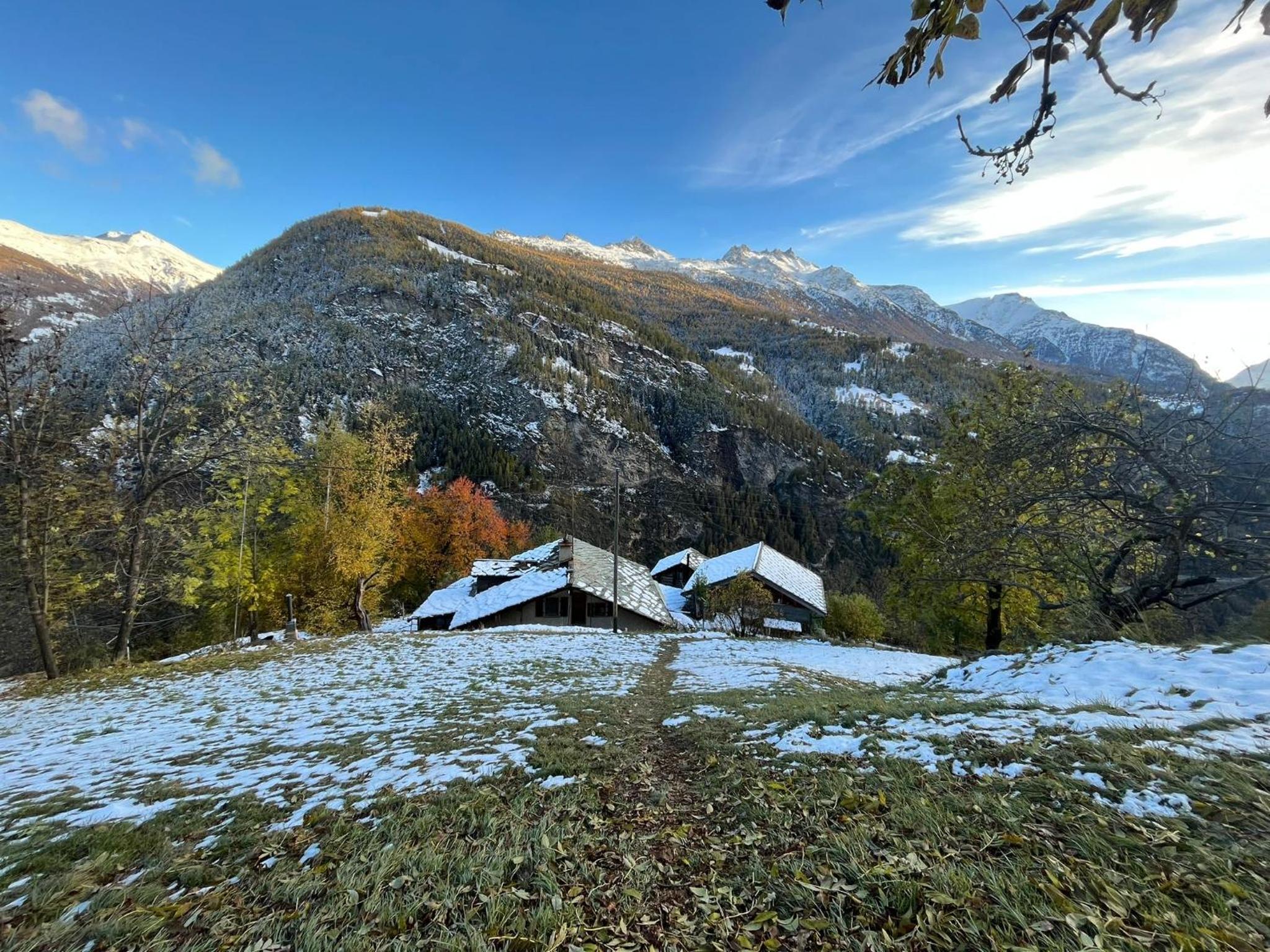Chalet La Paz with Hotpot and Sauna