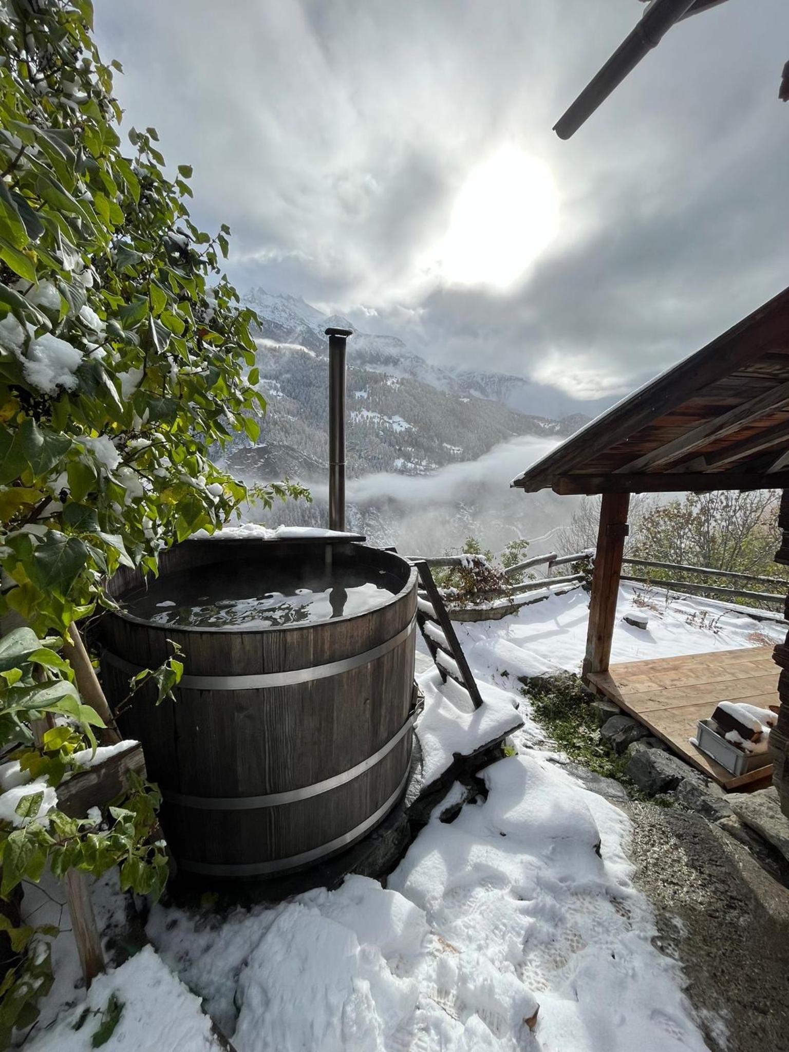 Chalet La Paz with Hotpot and Sauna
