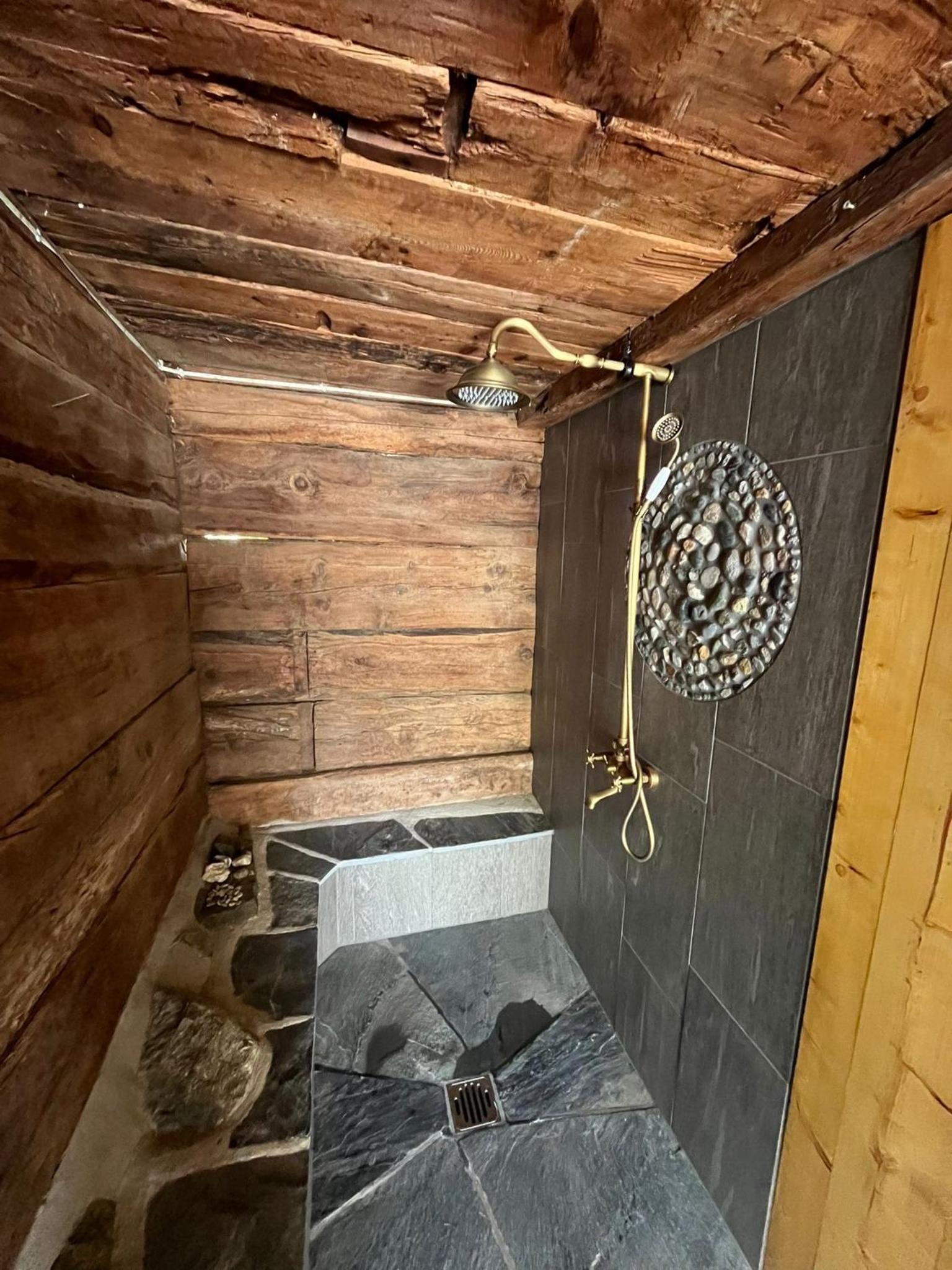 Chalet La Paz with Hotpot and Sauna