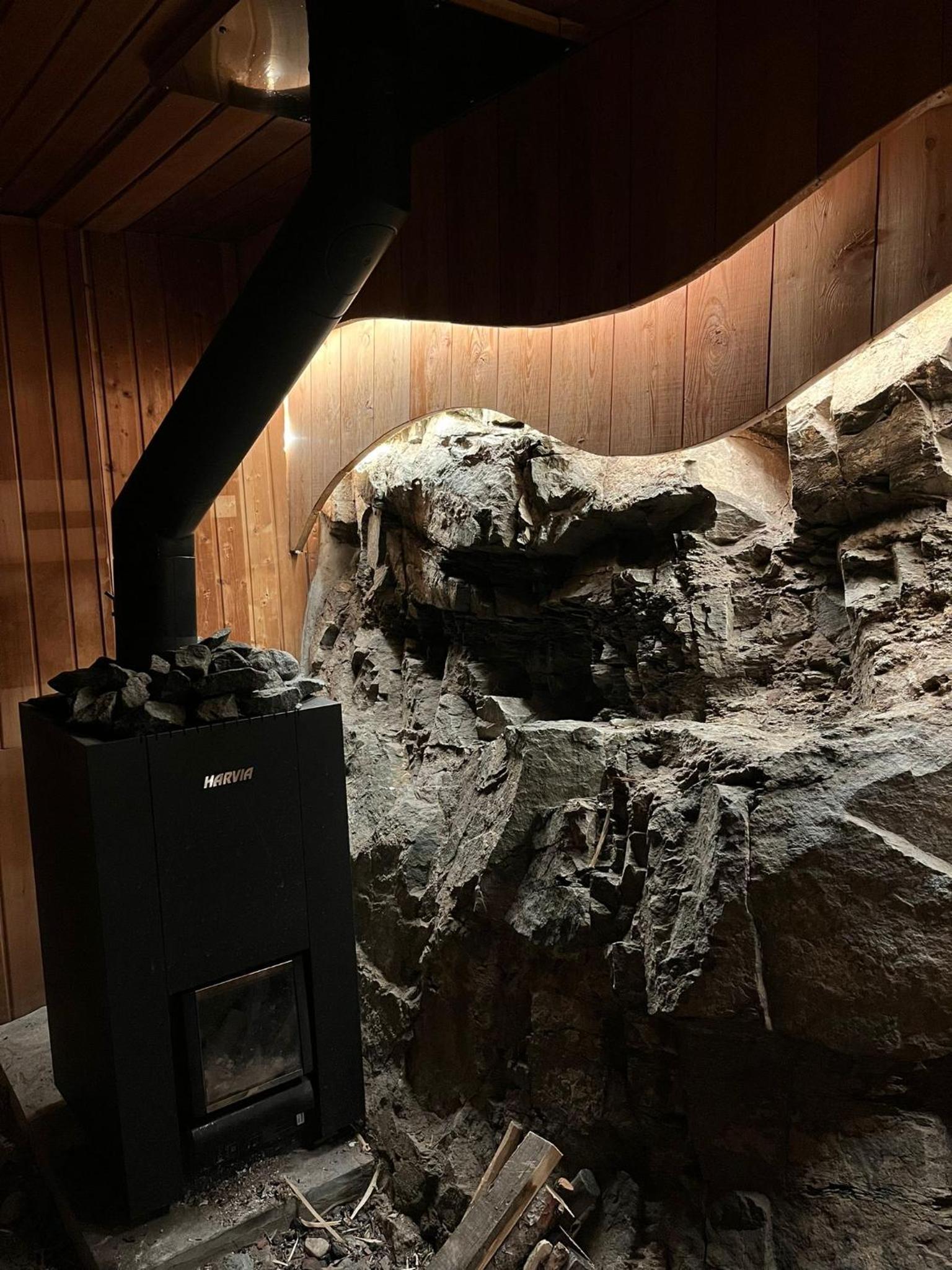 Chalet La Paz with Hotpot and Sauna