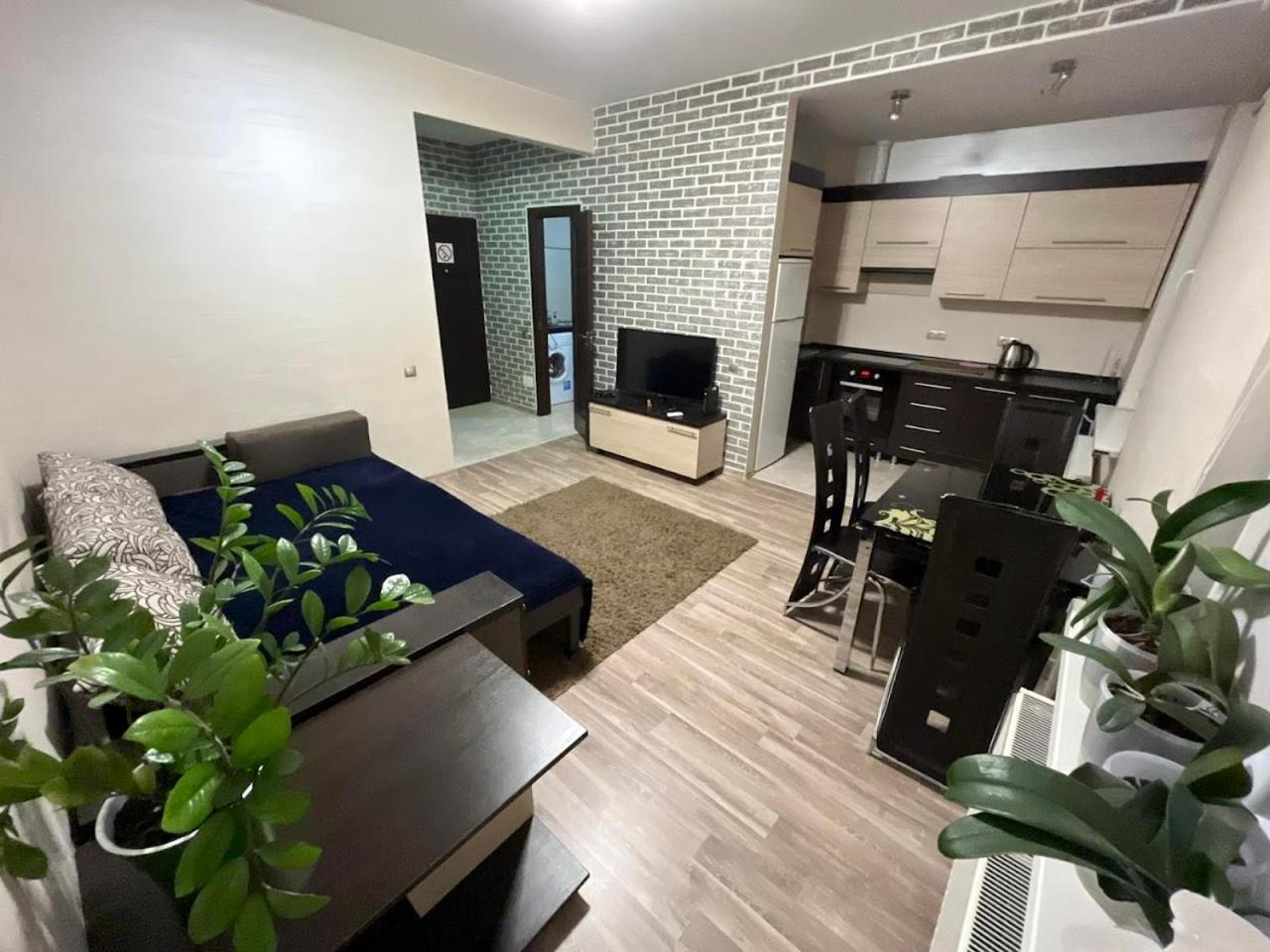 2 Bedroom Central Apartment view 4