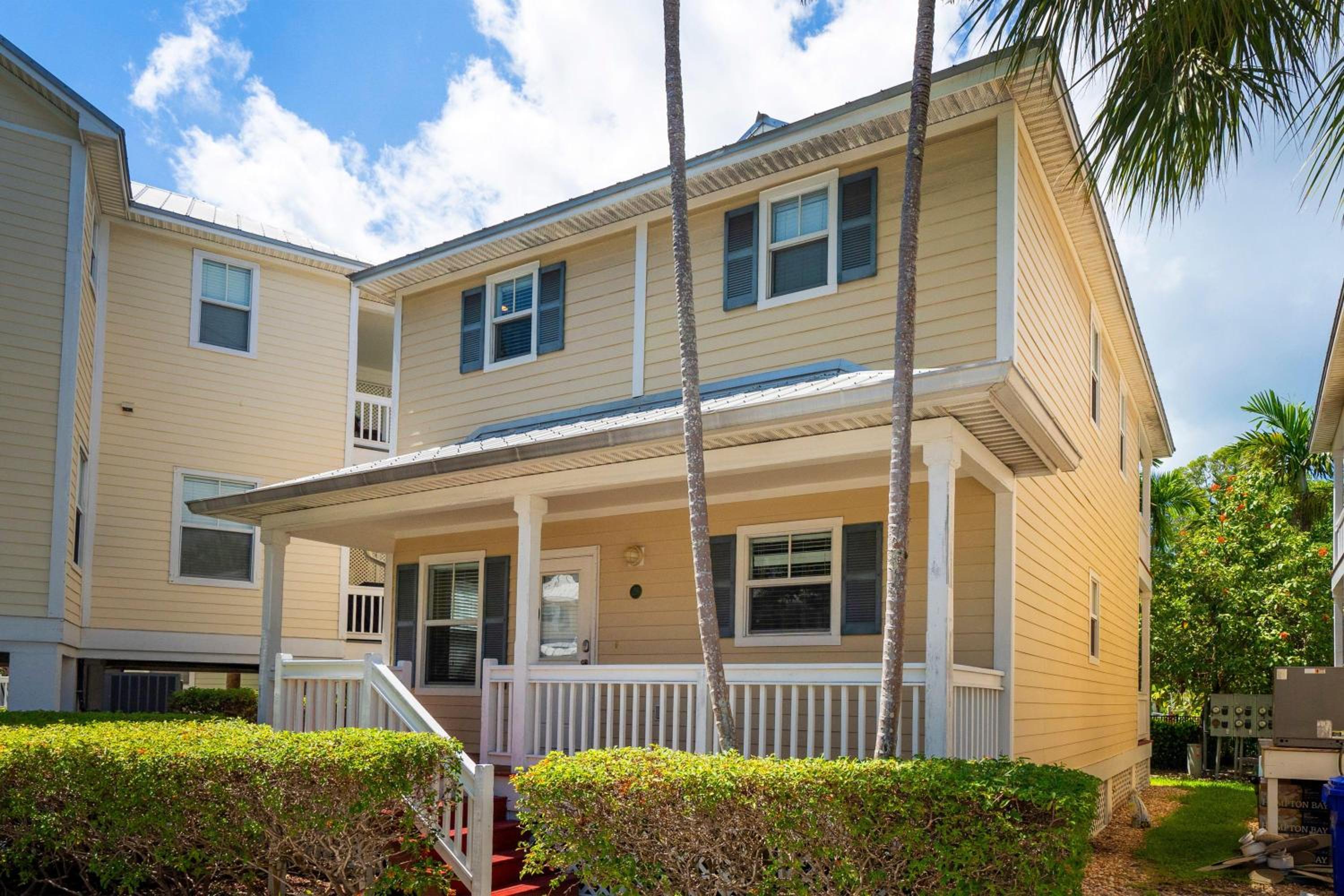 Coral Hammock Poolside Home view 4